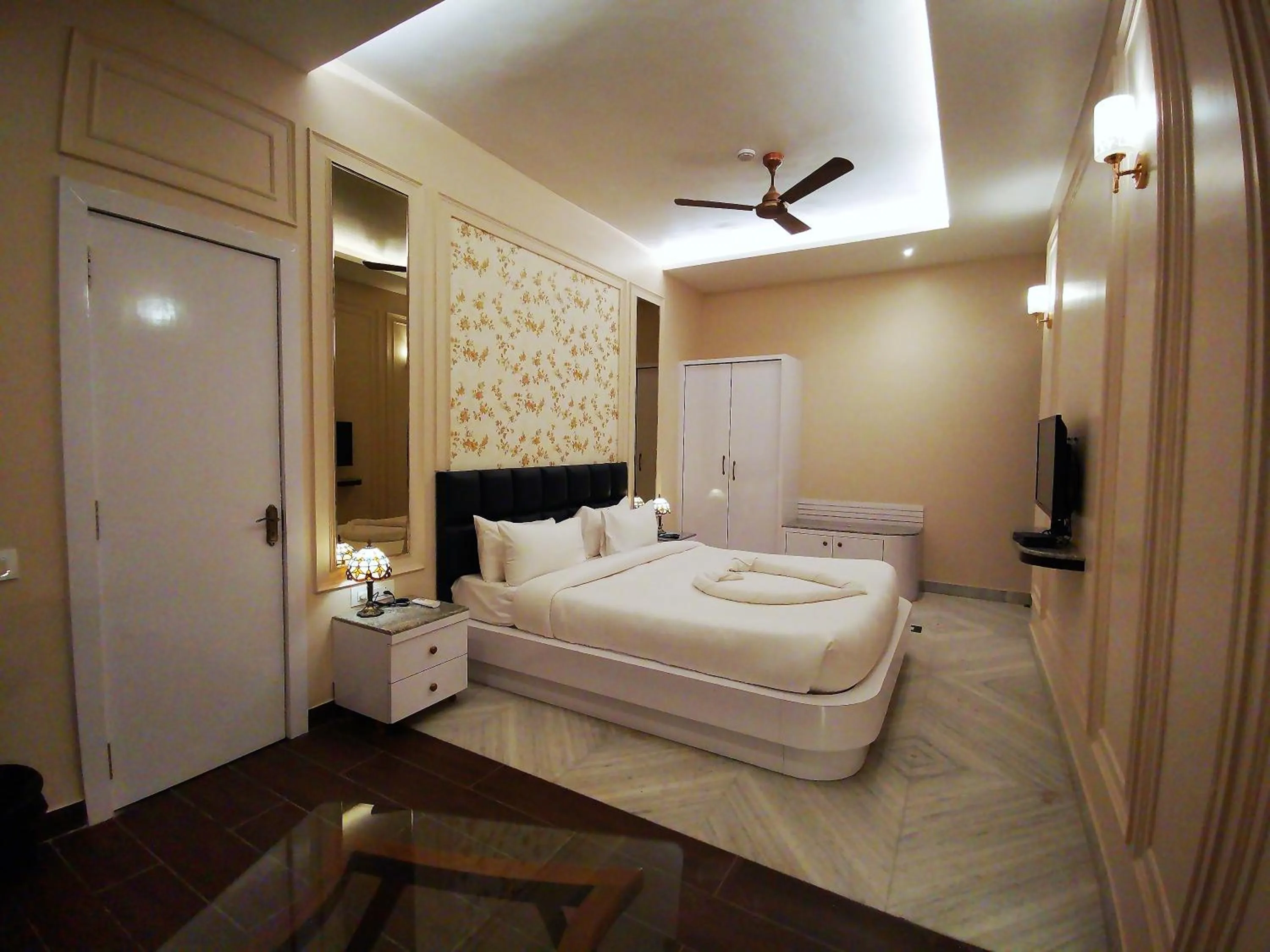 Bedroom, Bed in HOTEL RIO BENARAS