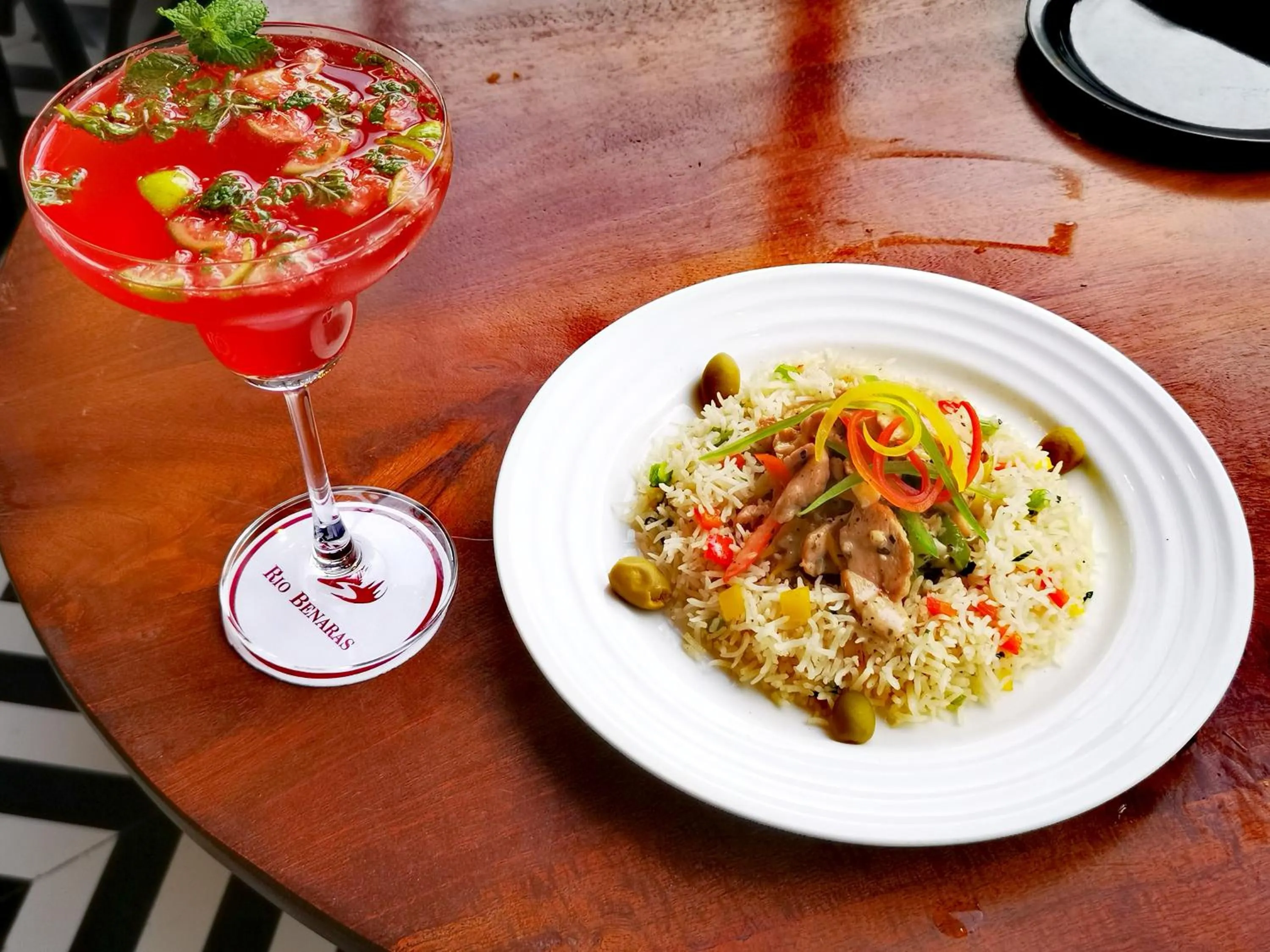 Food and drinks in HOTEL RIO BENARAS