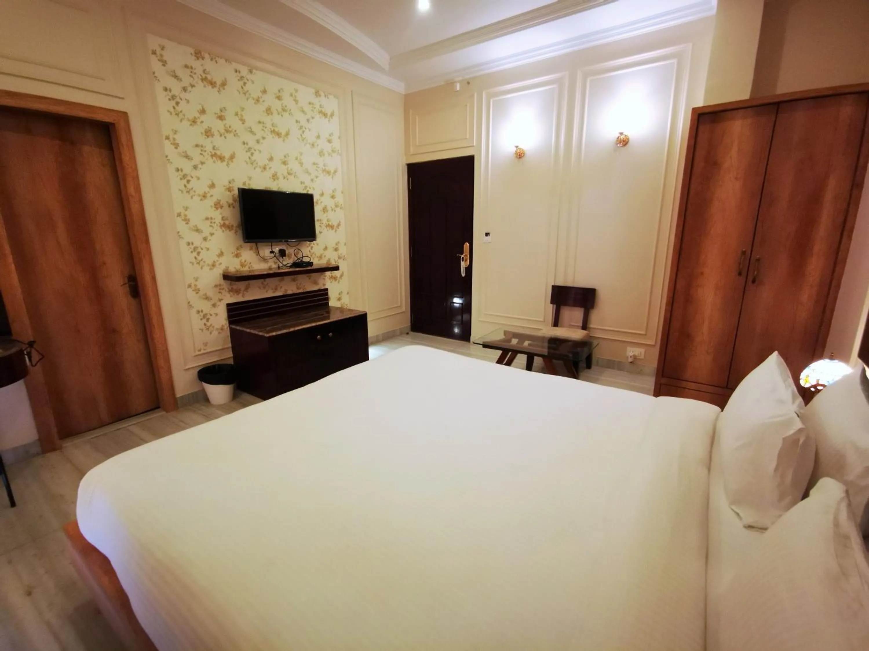 Photo of the whole room, Bed in HOTEL RIO BENARAS