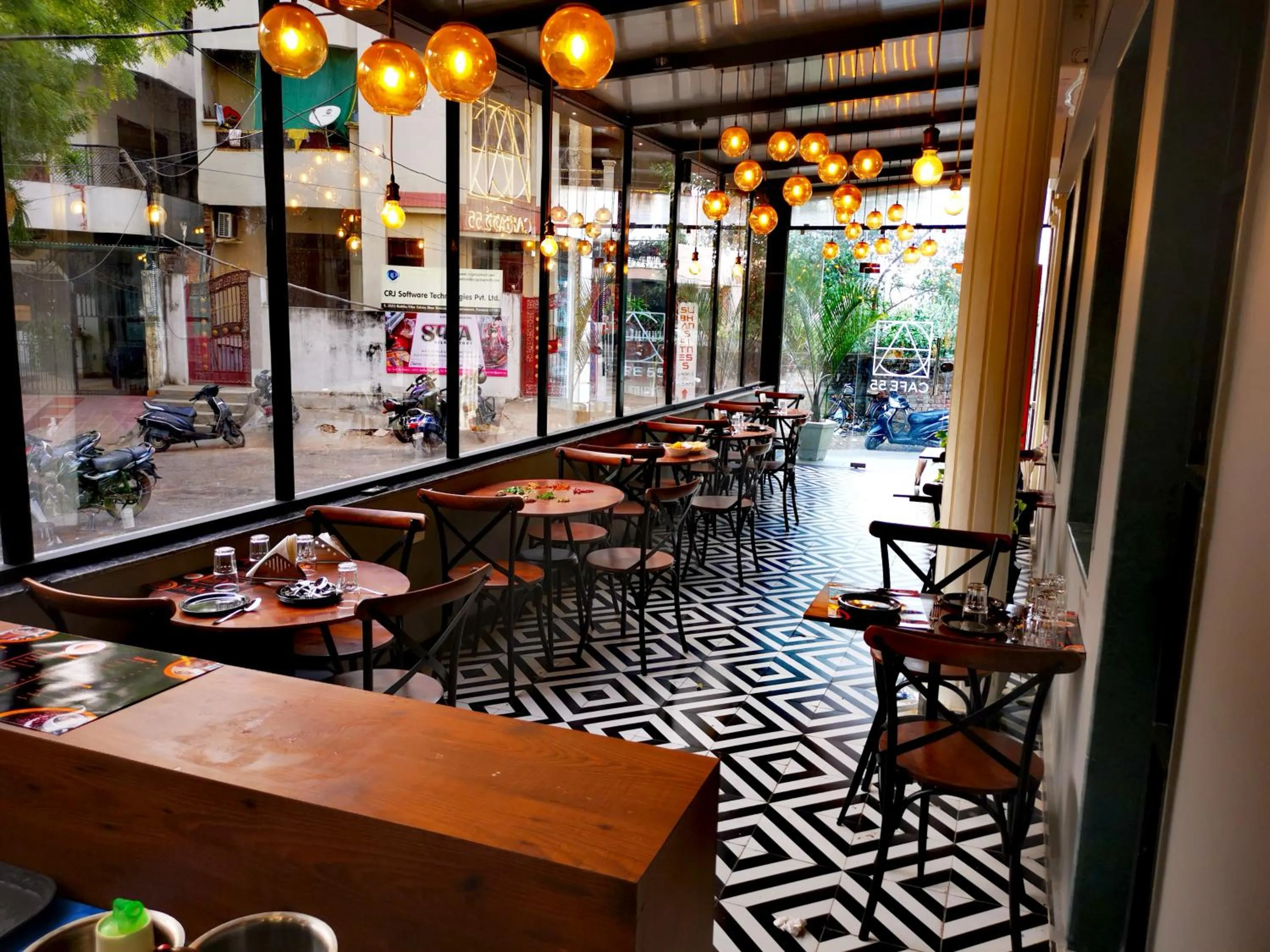 Restaurant/places to eat in HOTEL RIO BENARAS