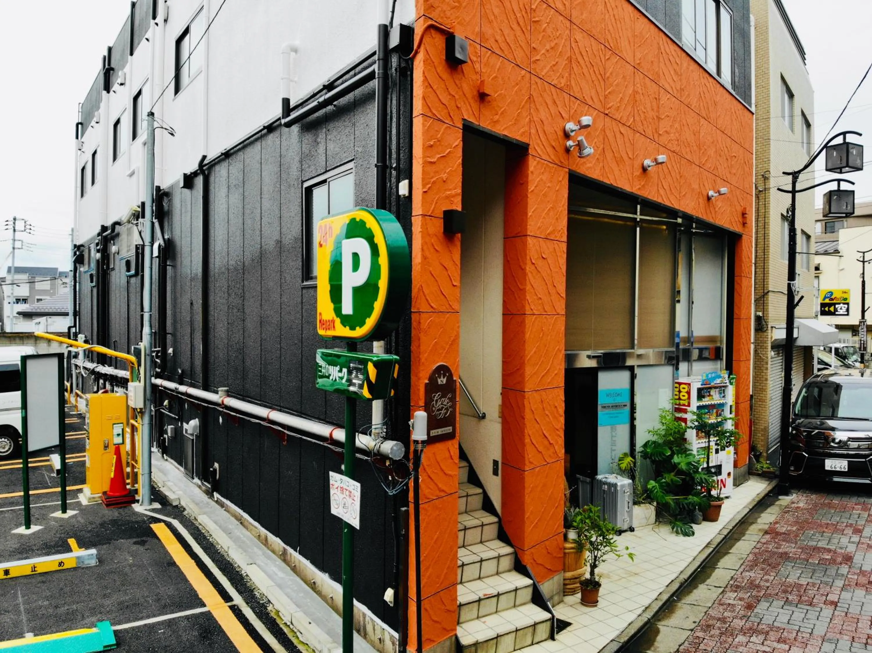 Facade/entrance in E JOY INN-West Shinjuku Branch