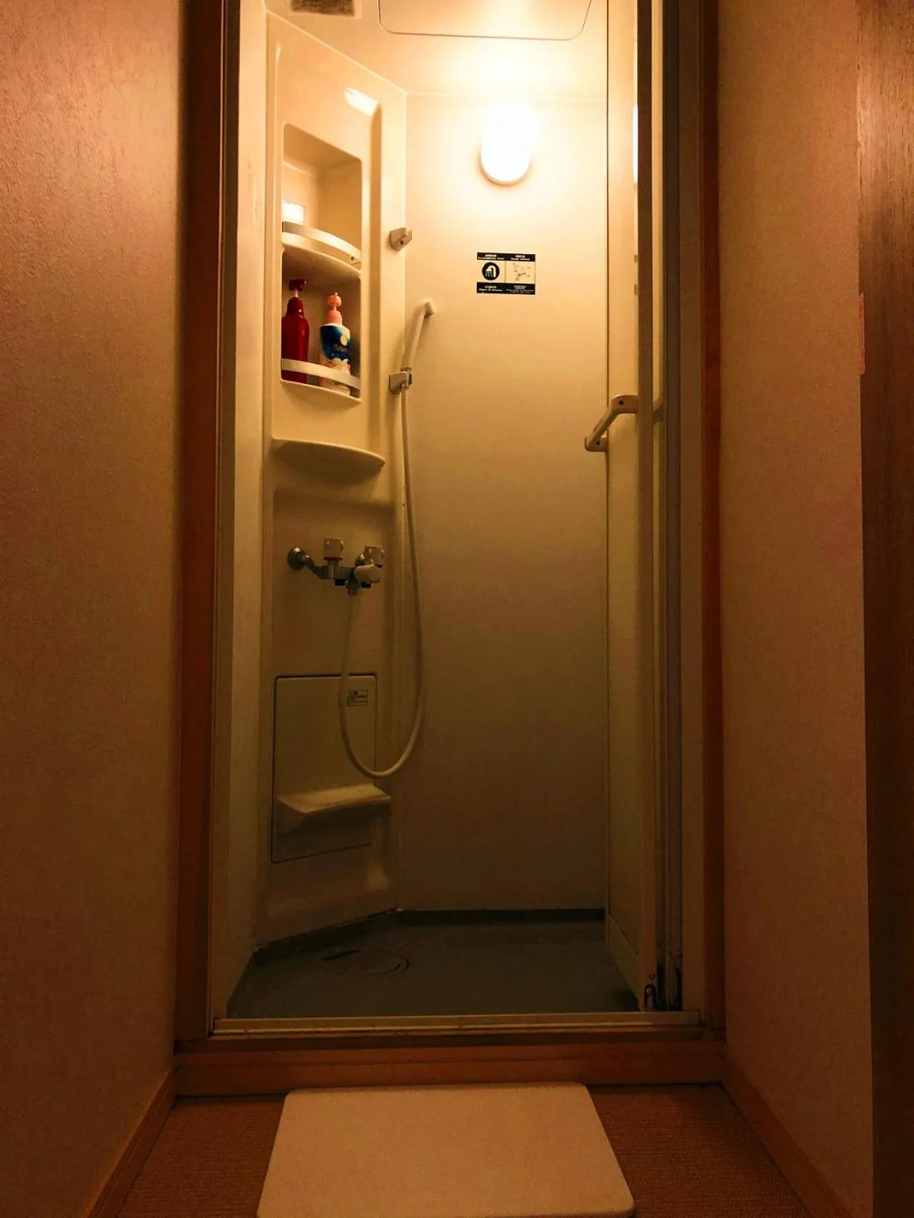 Shower in E JOY INN-West Shinjuku Branch