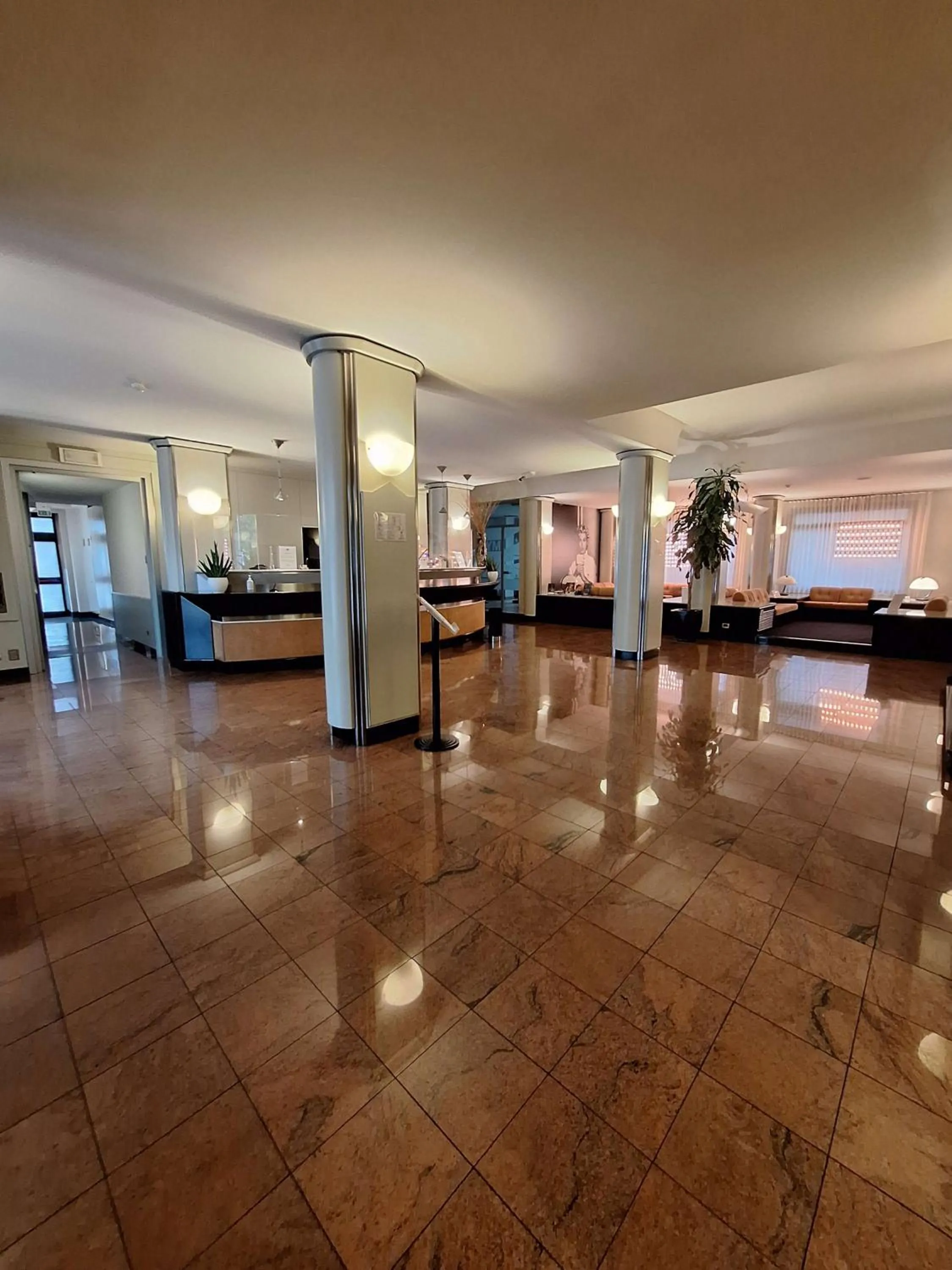 Lobby or reception in Sure Hotel by Best Western Milano