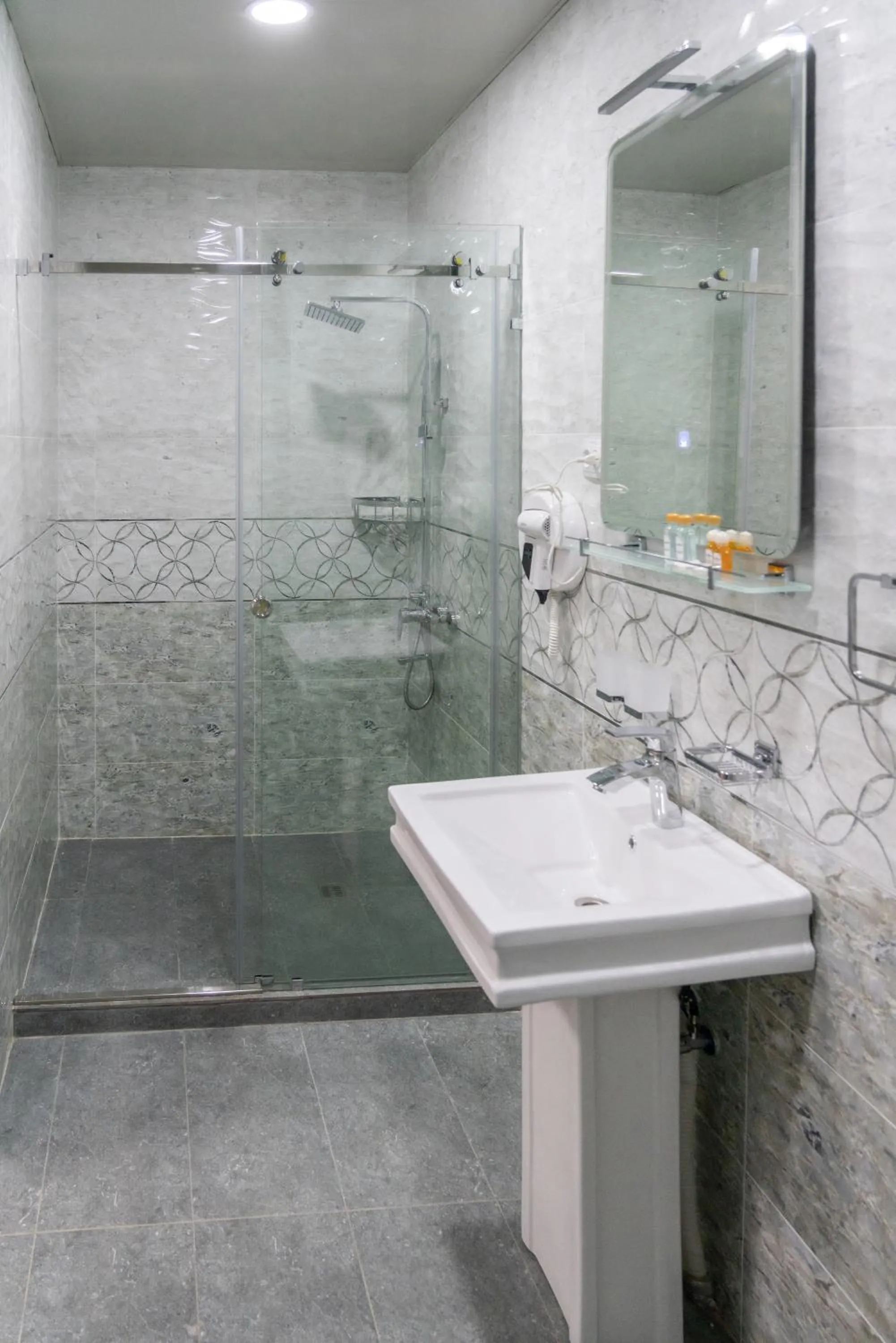 Shower in Rayyan Hotel & SPA Tashkent