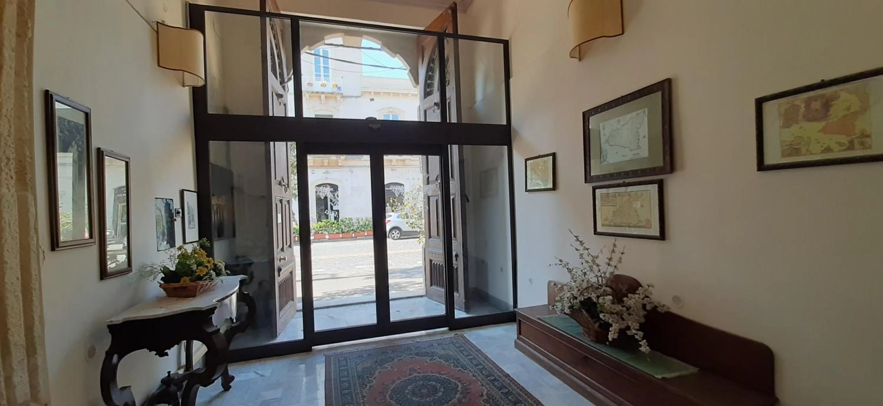 Facade/entrance in Hotel Casa Mia