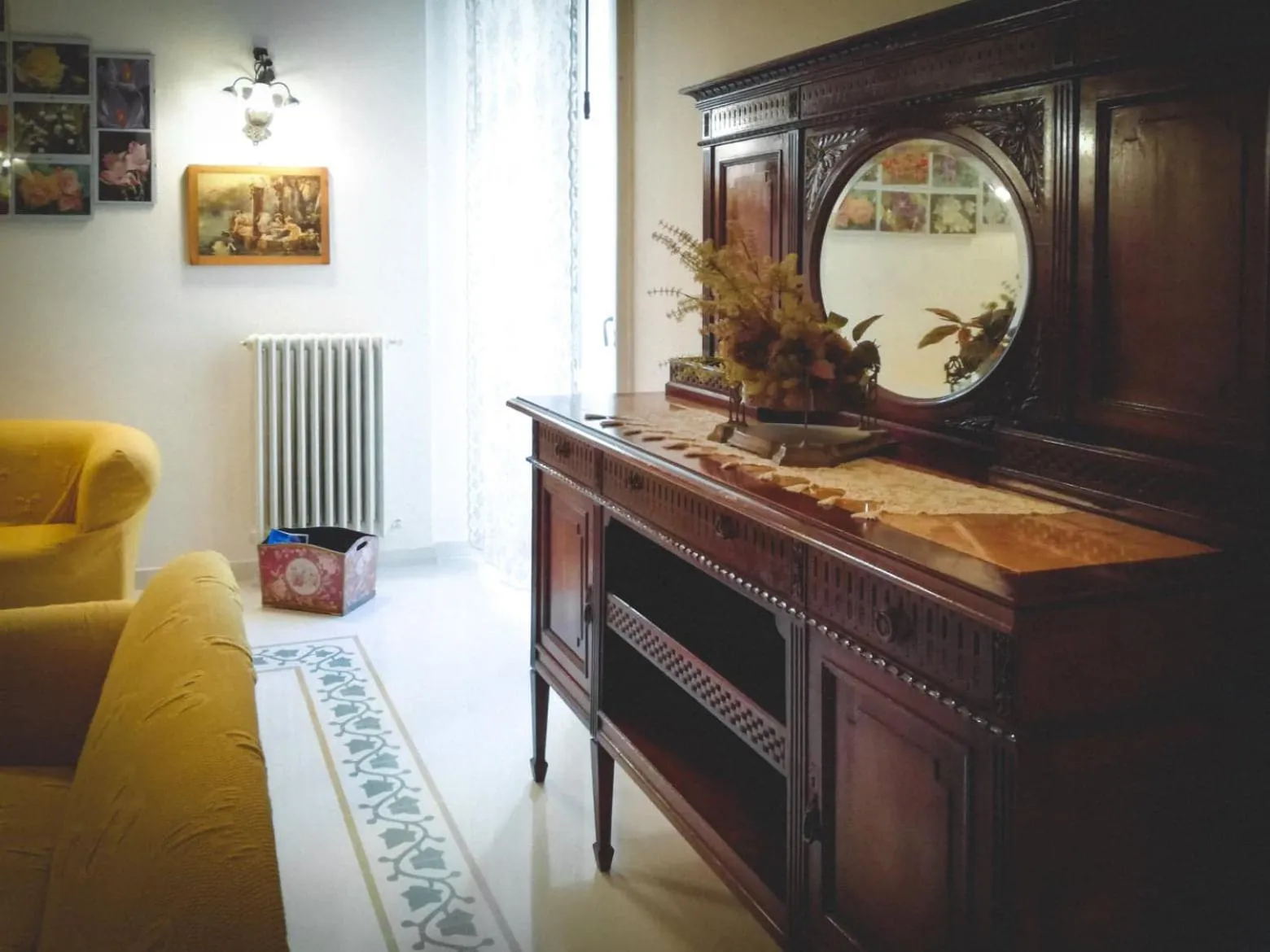 Communal lounge/ TV room in Hotel Casa Mia