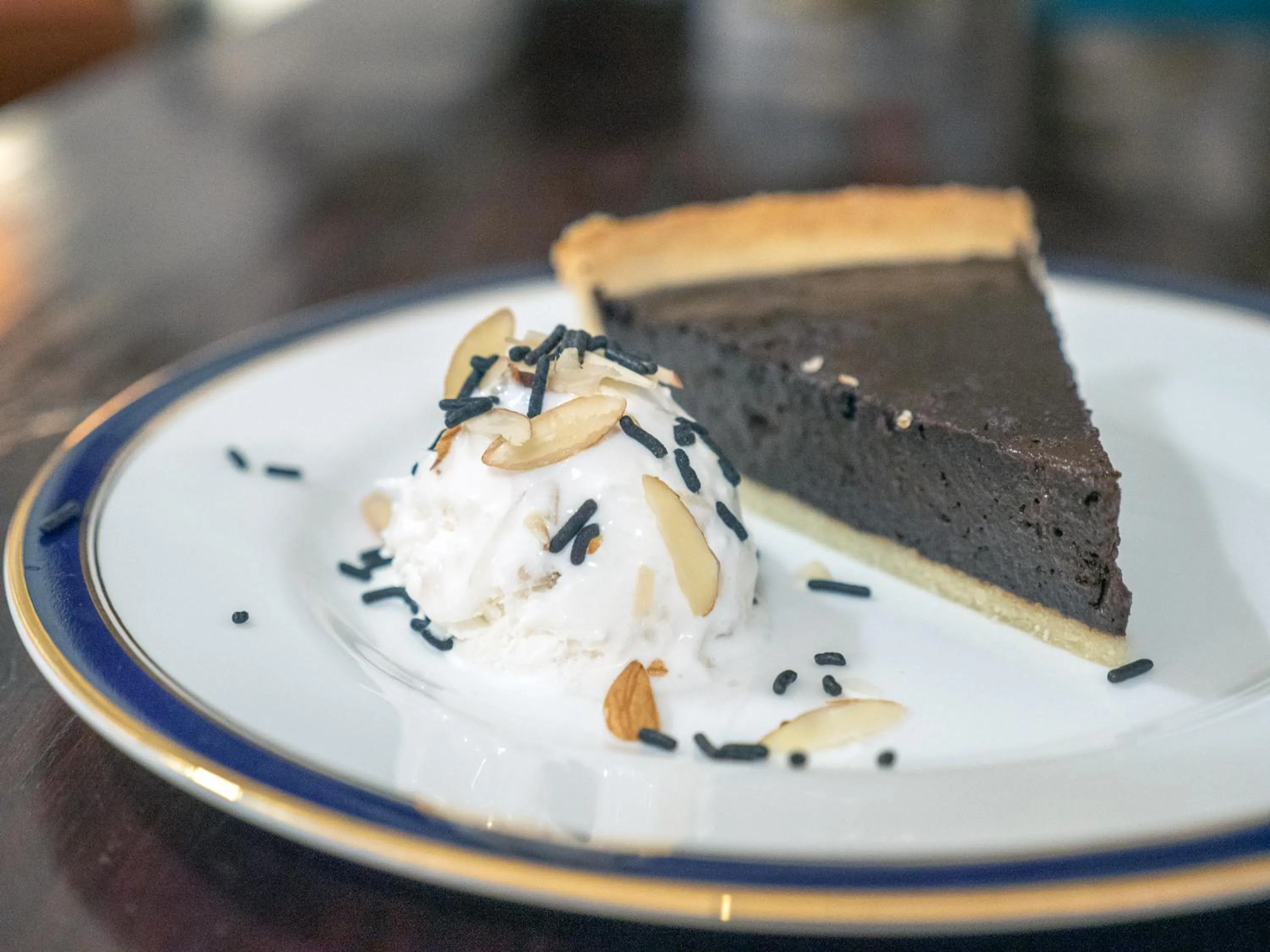 Restaurant/places to eat in Le Colonial 1506 - Exclusive Luxury Hideaway