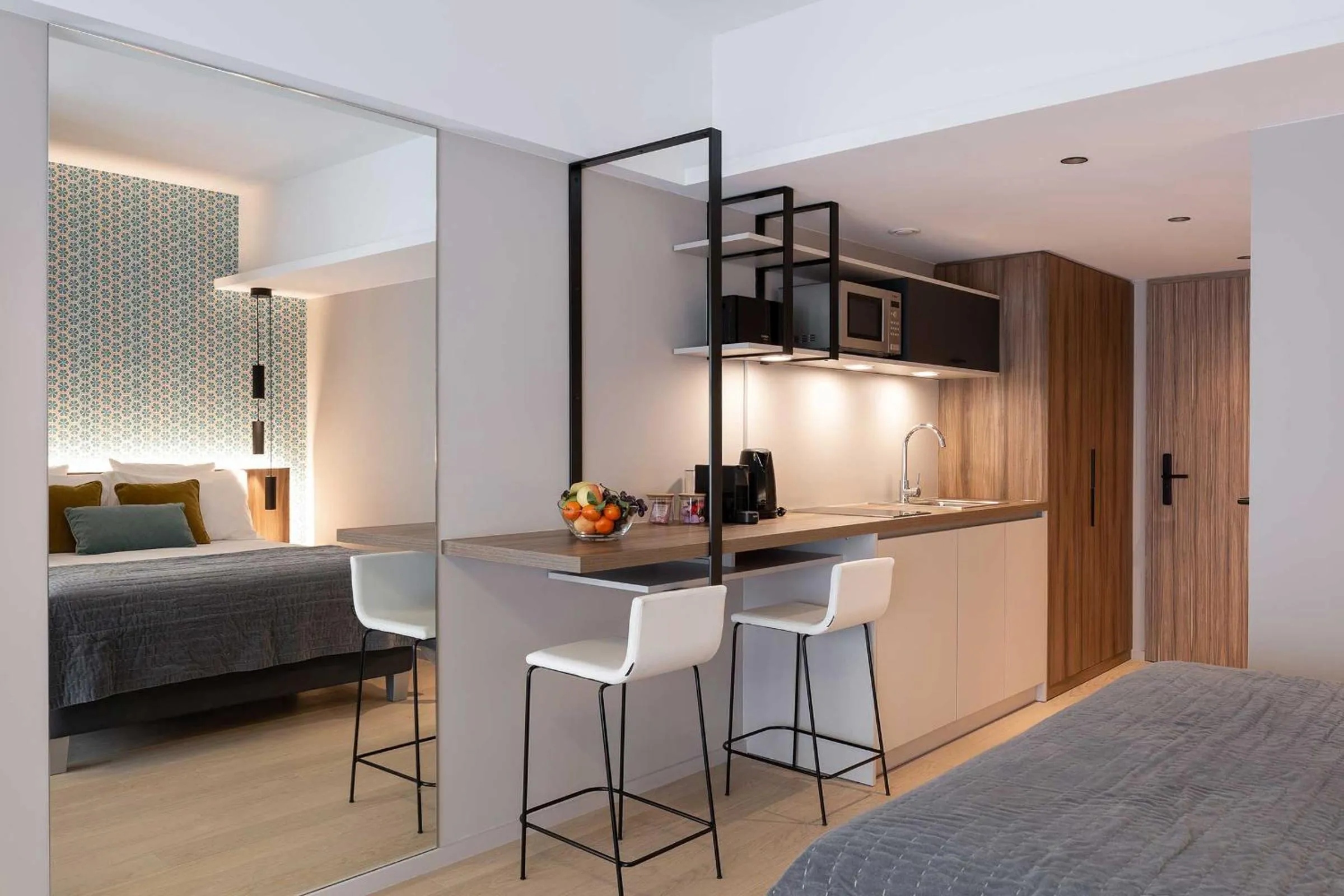 Kitchen or kitchenette, Bed in The Central Kirchberg - Smart ApartHotel