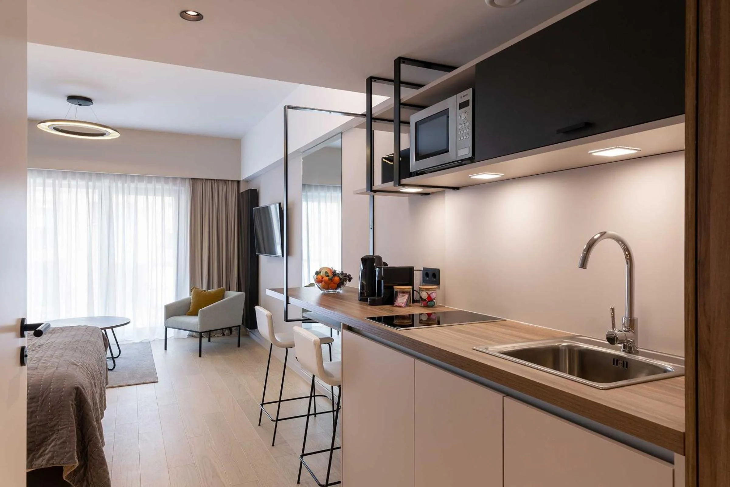 Kitchen or kitchenette, Bed in The Central Kirchberg - Smart ApartHotel
