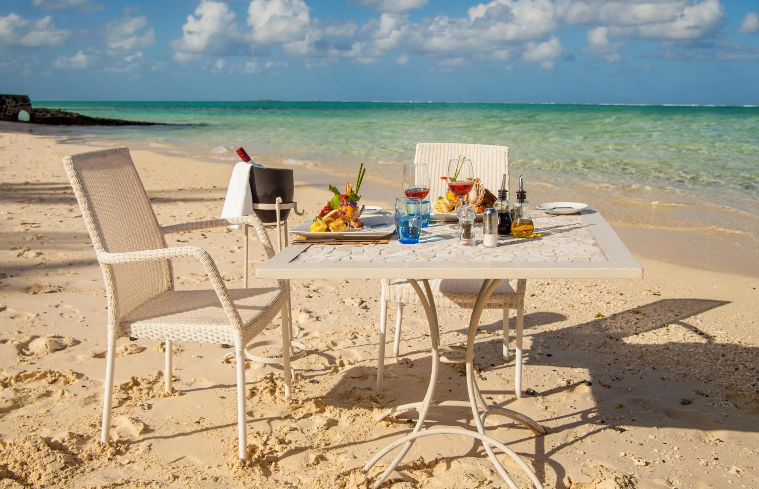 Restaurant/places to eat in Astroea Beach Hotel