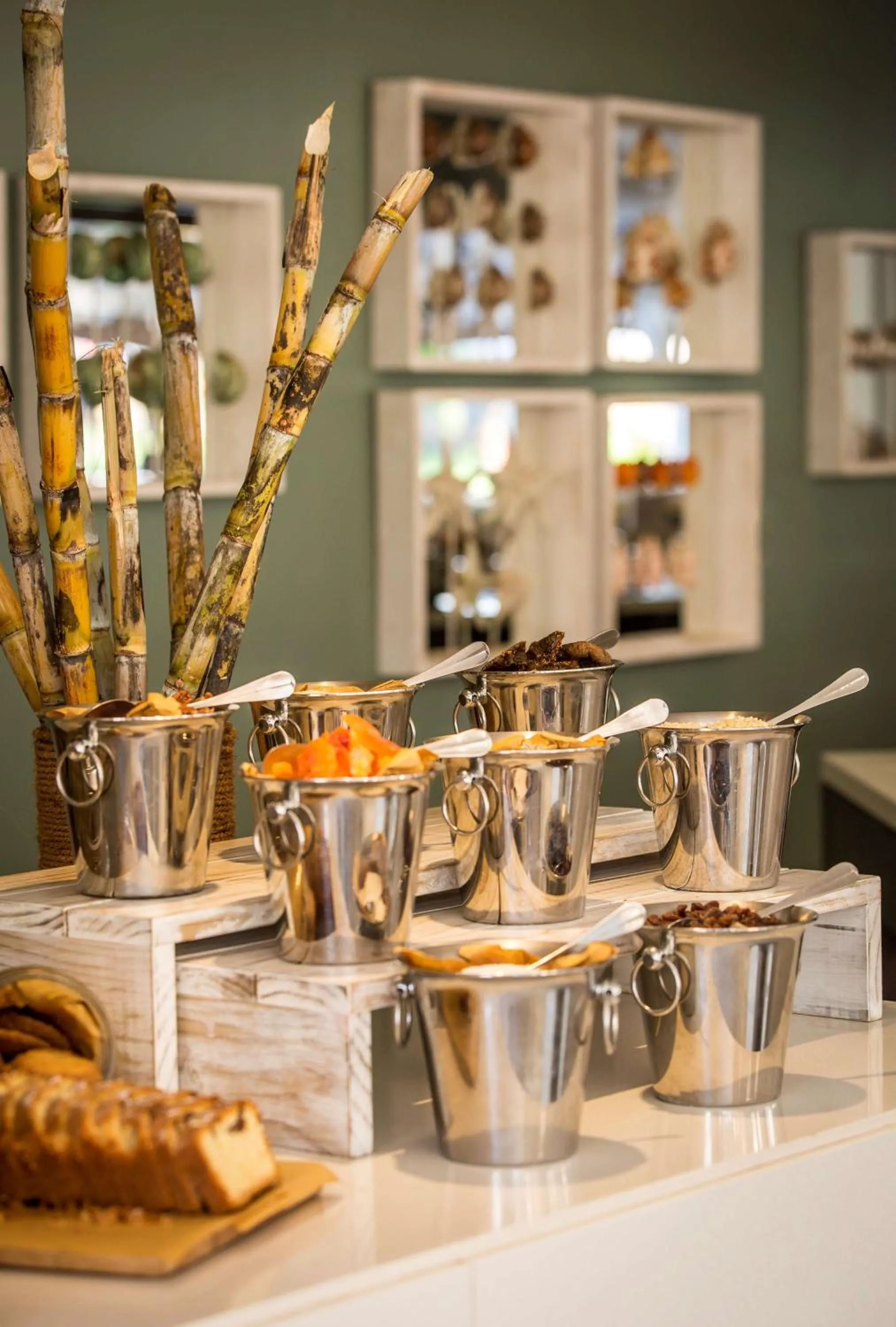 Restaurant/places to eat in Radisson Blu Azuri Resort & Spa