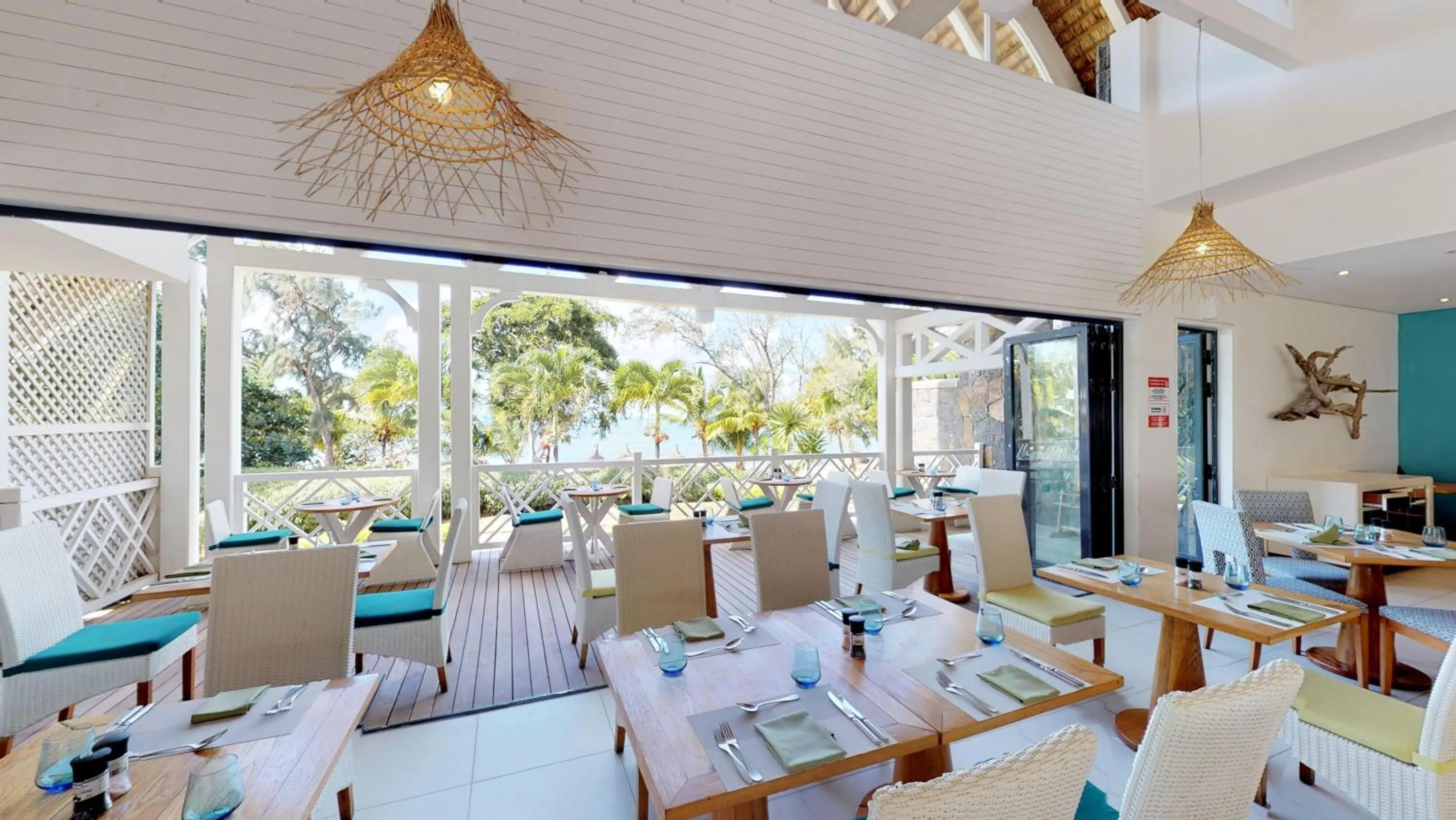 Restaurant/places to eat in Radisson Blu Azuri Resort & Spa