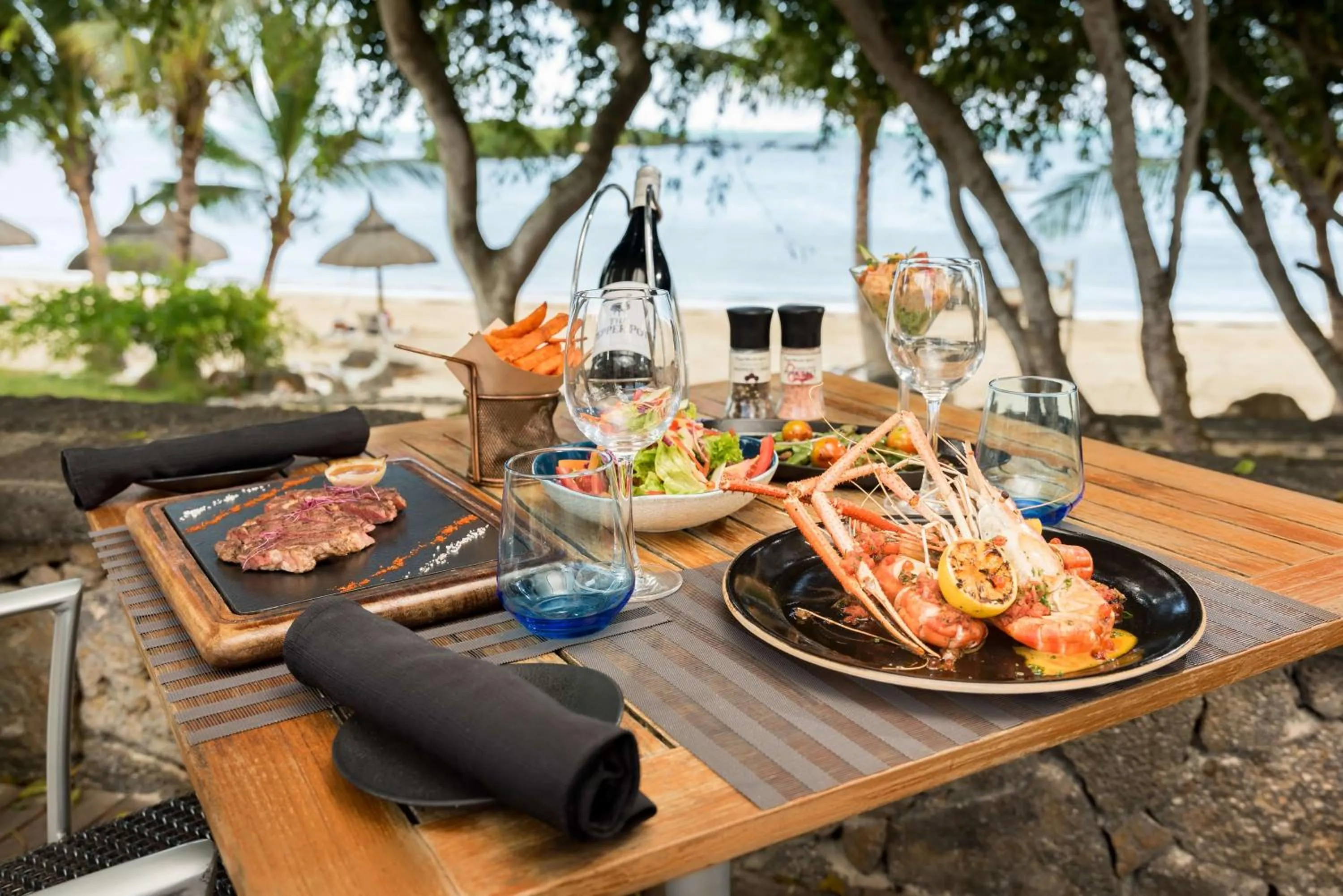 Restaurant/places to eat in Radisson Blu Azuri Resort & Spa