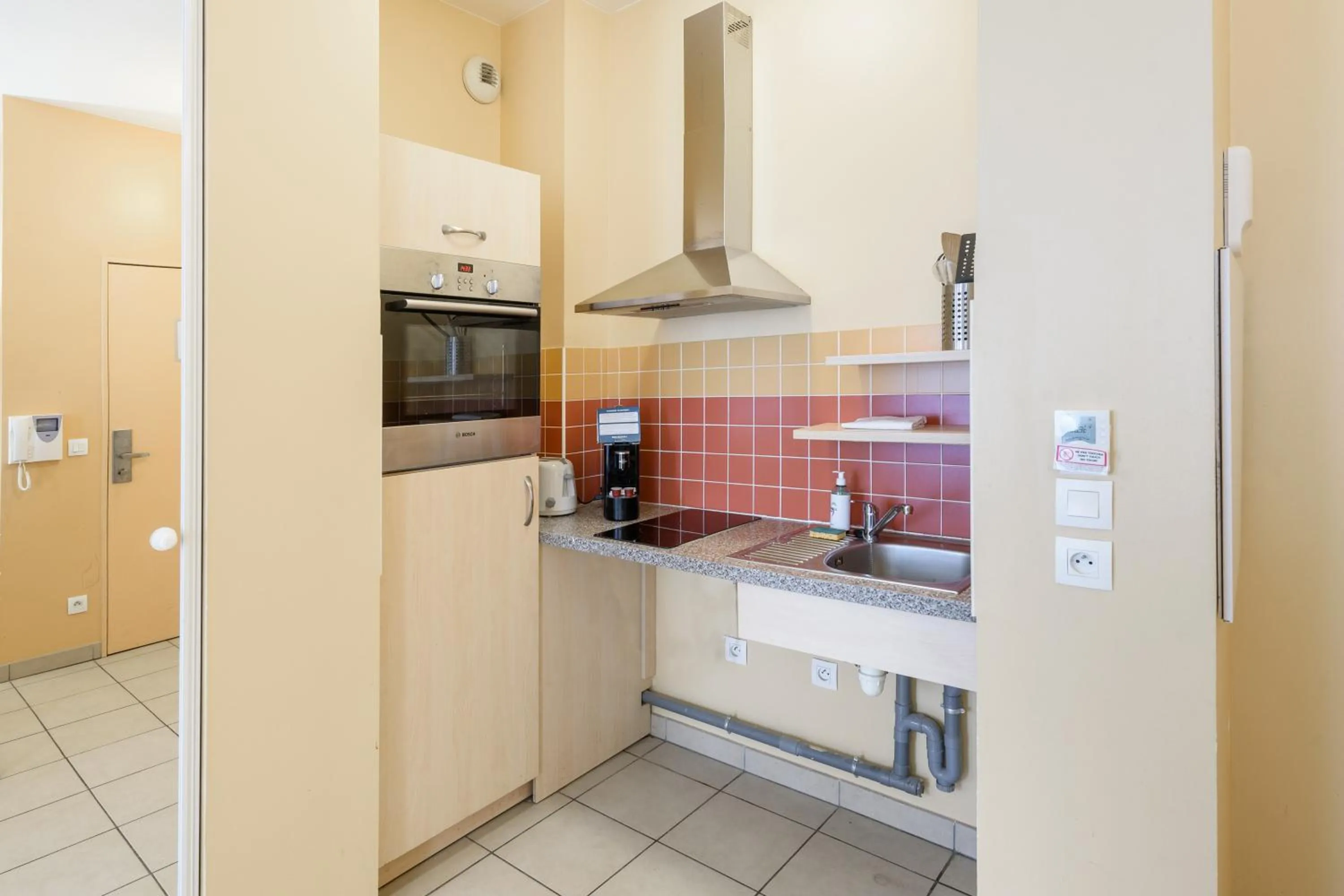 Kitchen or kitchenette in Residhotel Toulouse Centre