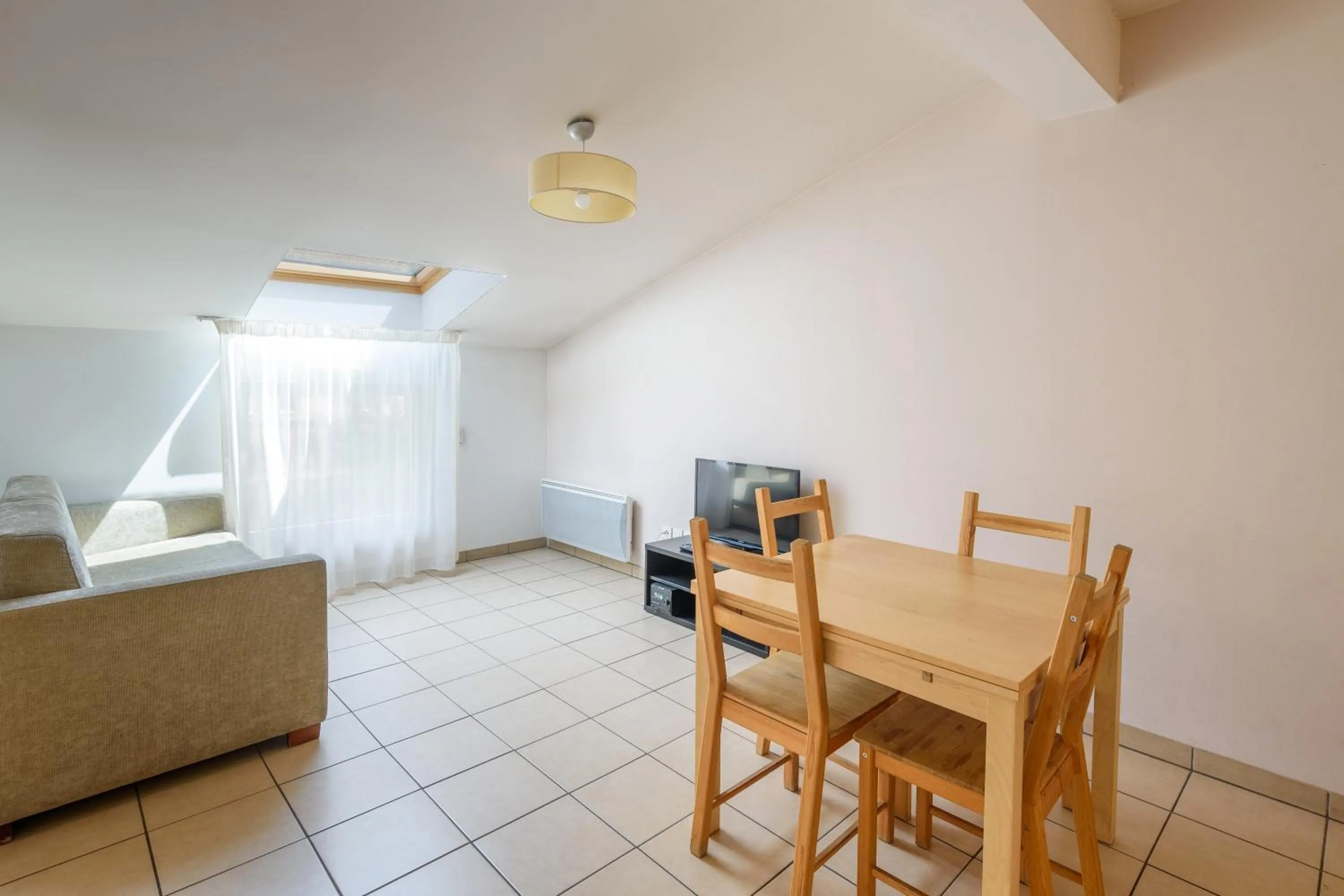 Dining area in Residhotel Toulouse Centre
