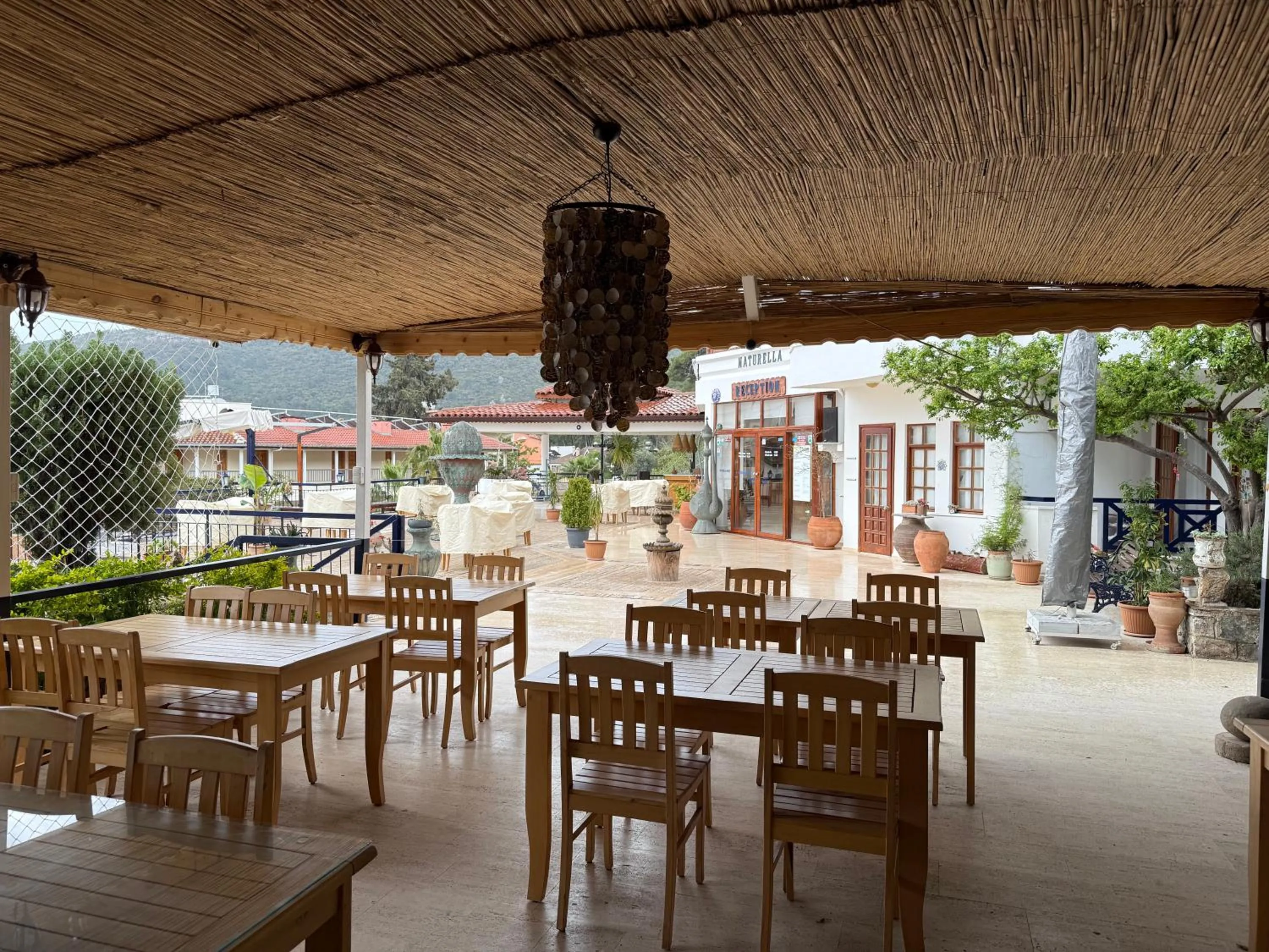 Restaurant/places to eat in NATURELLA APART HOTEL