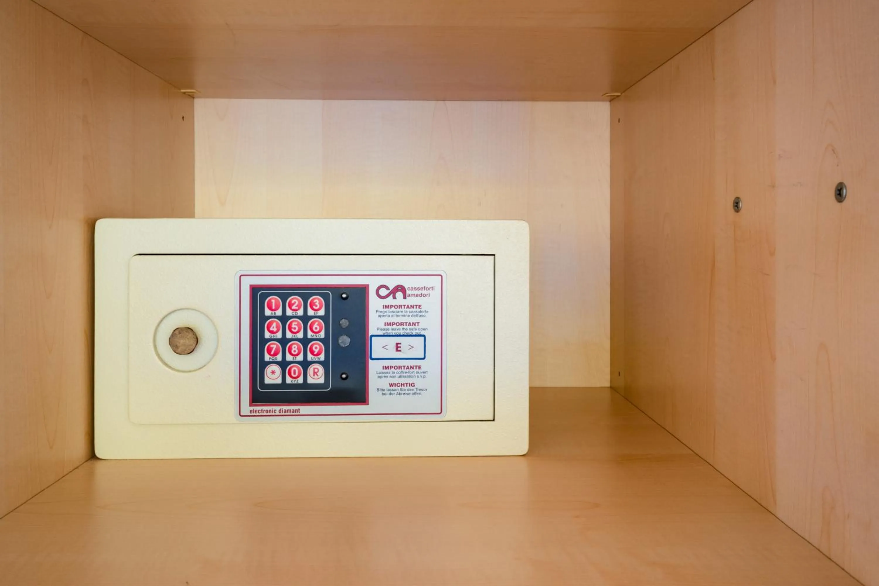 safe in Hotel Centrale