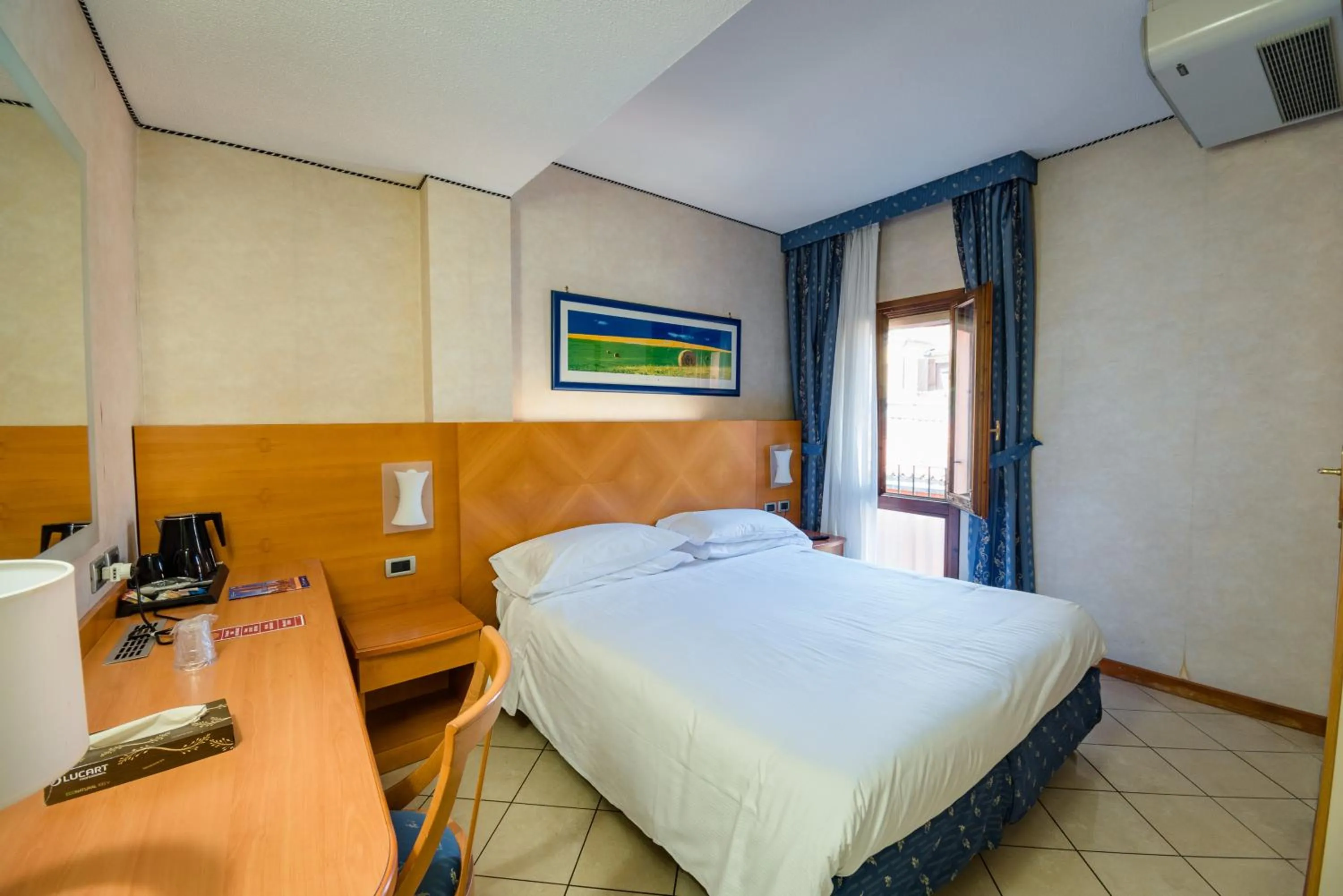 Photo of the whole room, Bed in Hotel Centrale