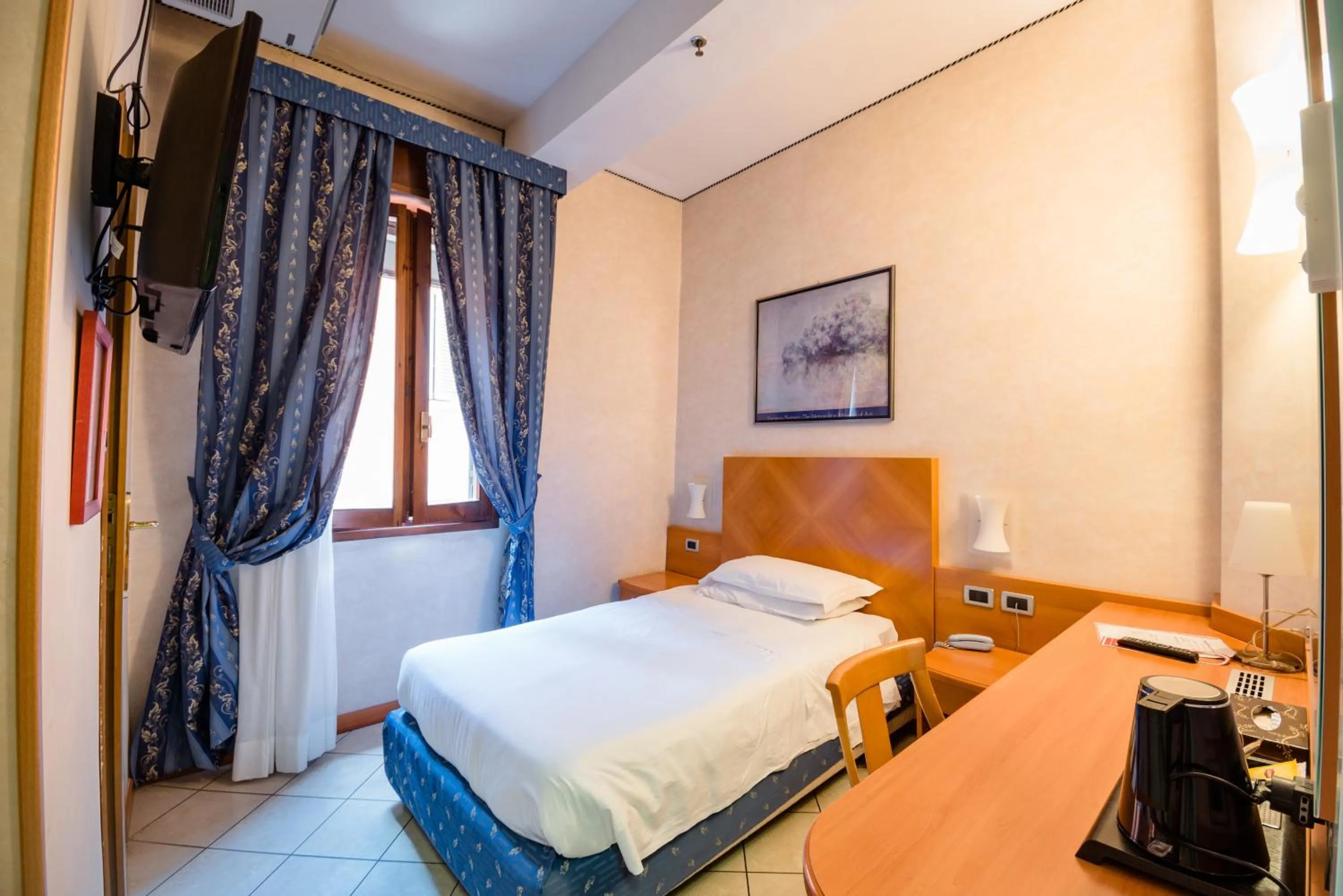 Photo of the whole room, Bed in Hotel Centrale