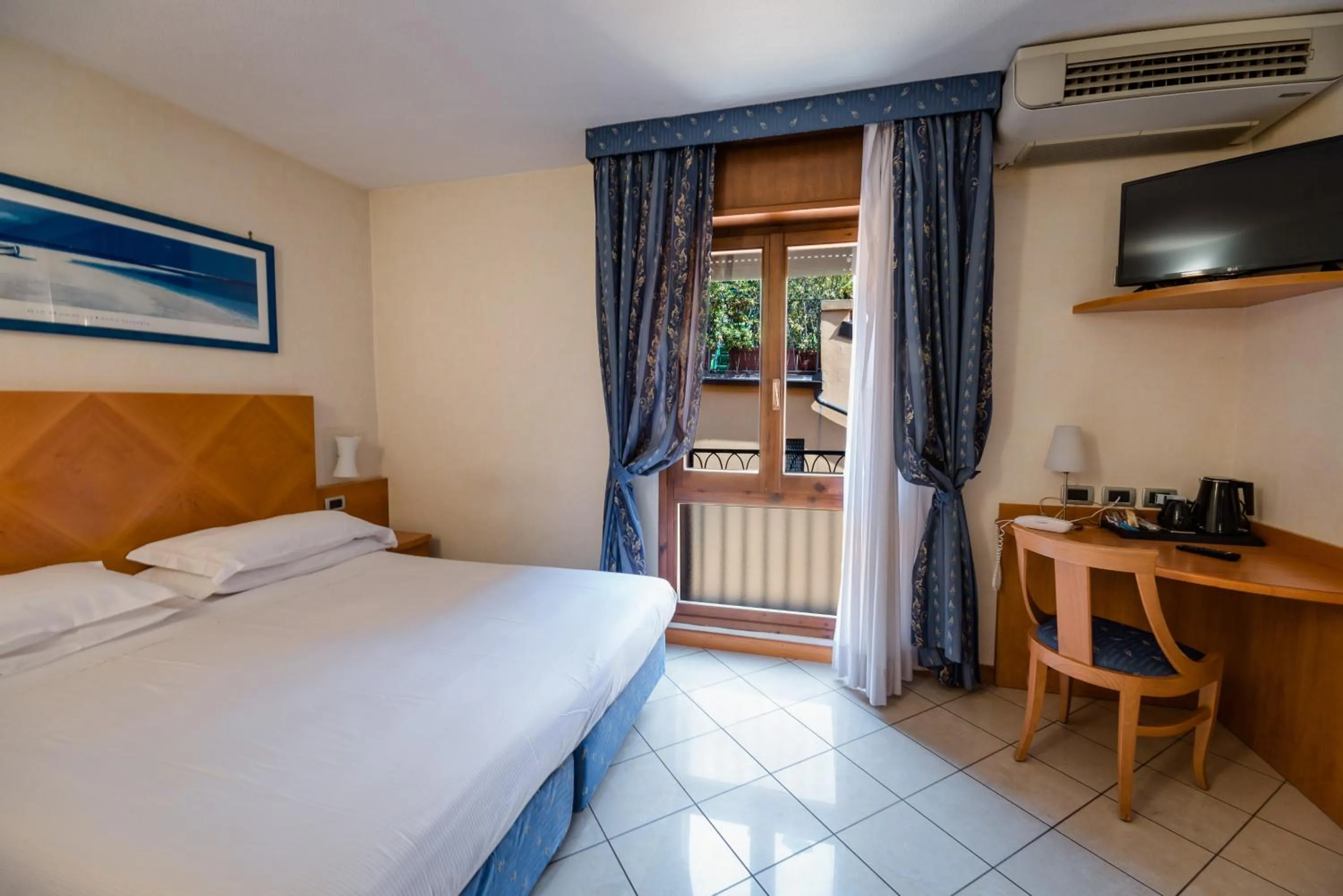 Photo of the whole room, Bed in Hotel Centrale