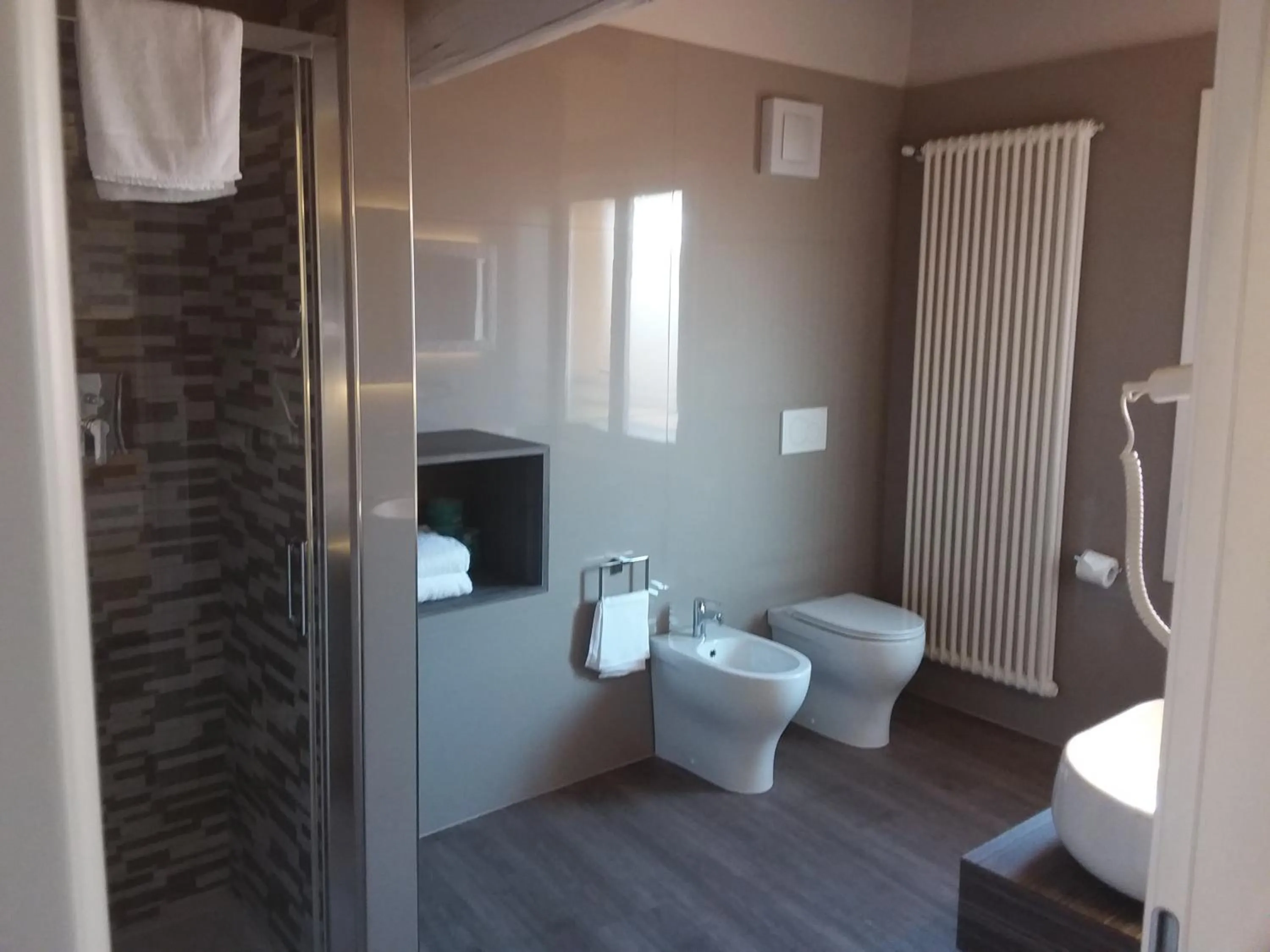 Shower in Hotel Centrale