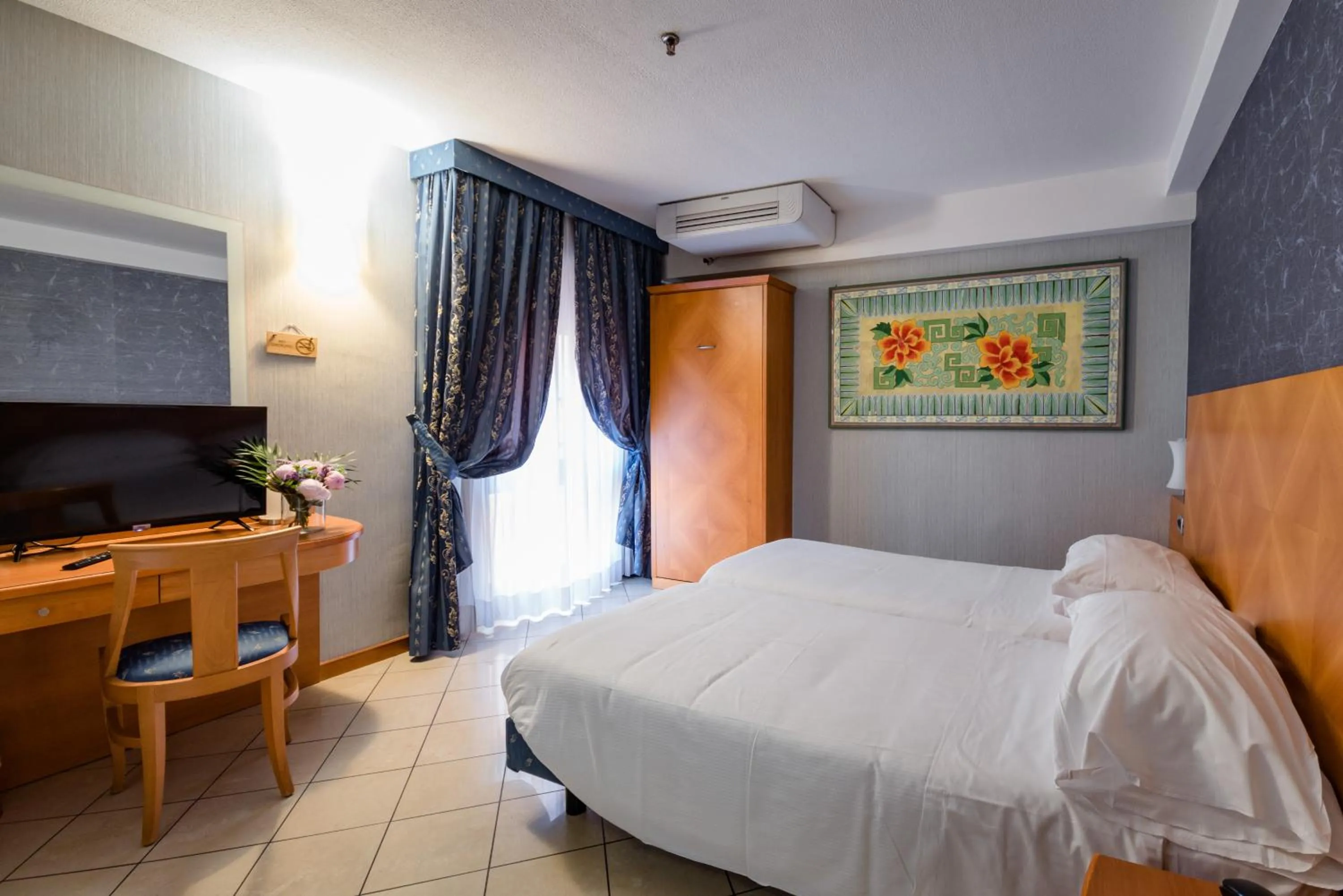 Photo of the whole room, Bed in Hotel Centrale