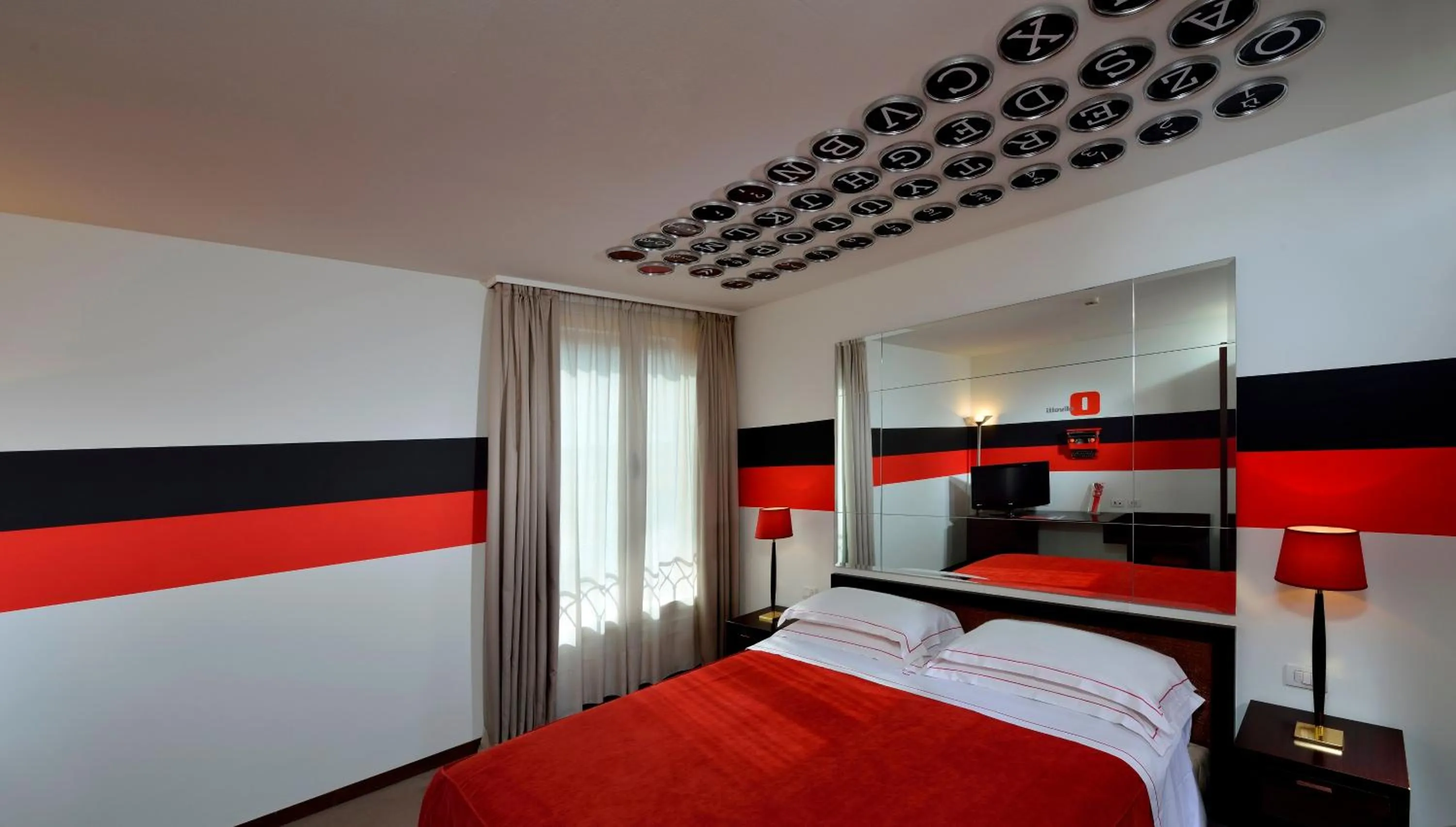 Photo of the whole room, Bed in Phi Hotel Bologna
