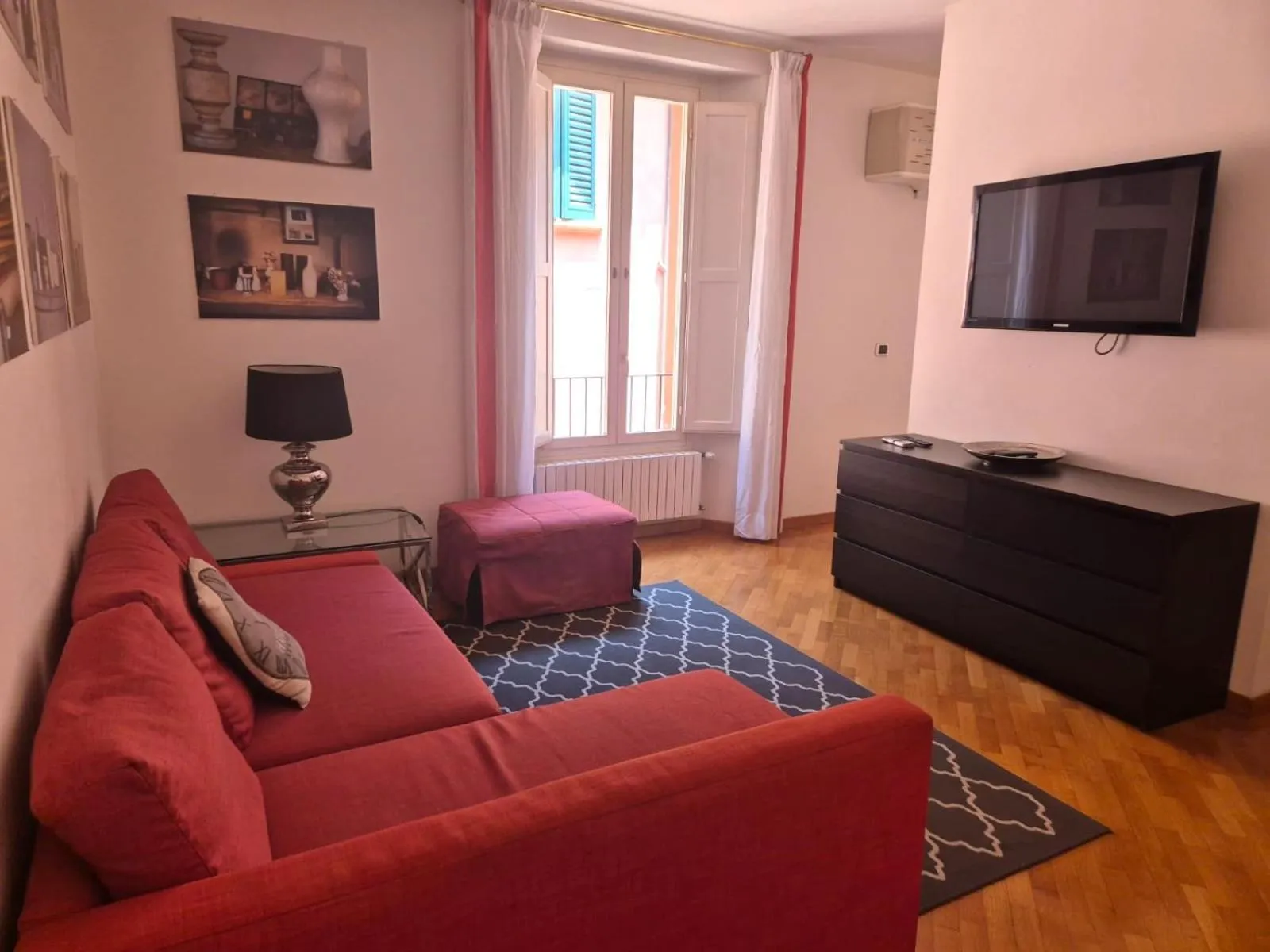 Communal lounge/ TV room in Phi Hotel Bologna