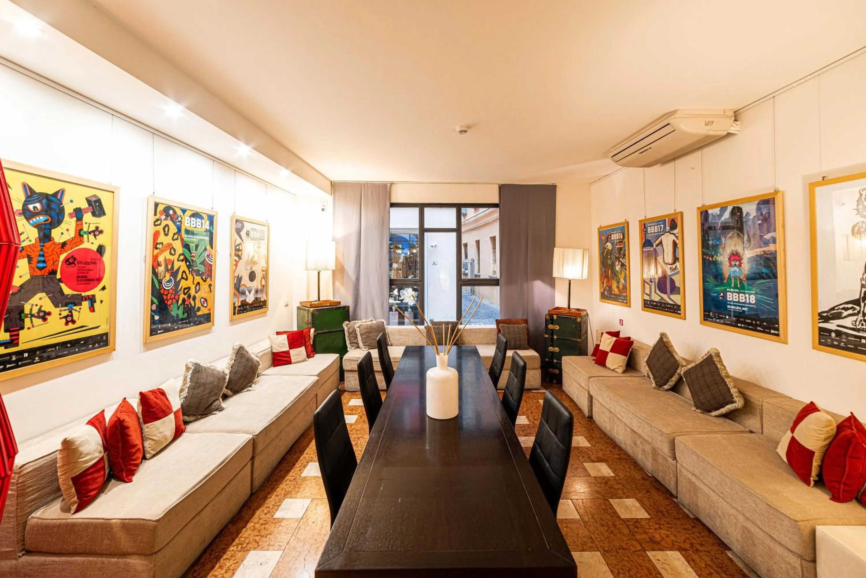 Communal lounge/ TV room in Phi Hotel Bologna