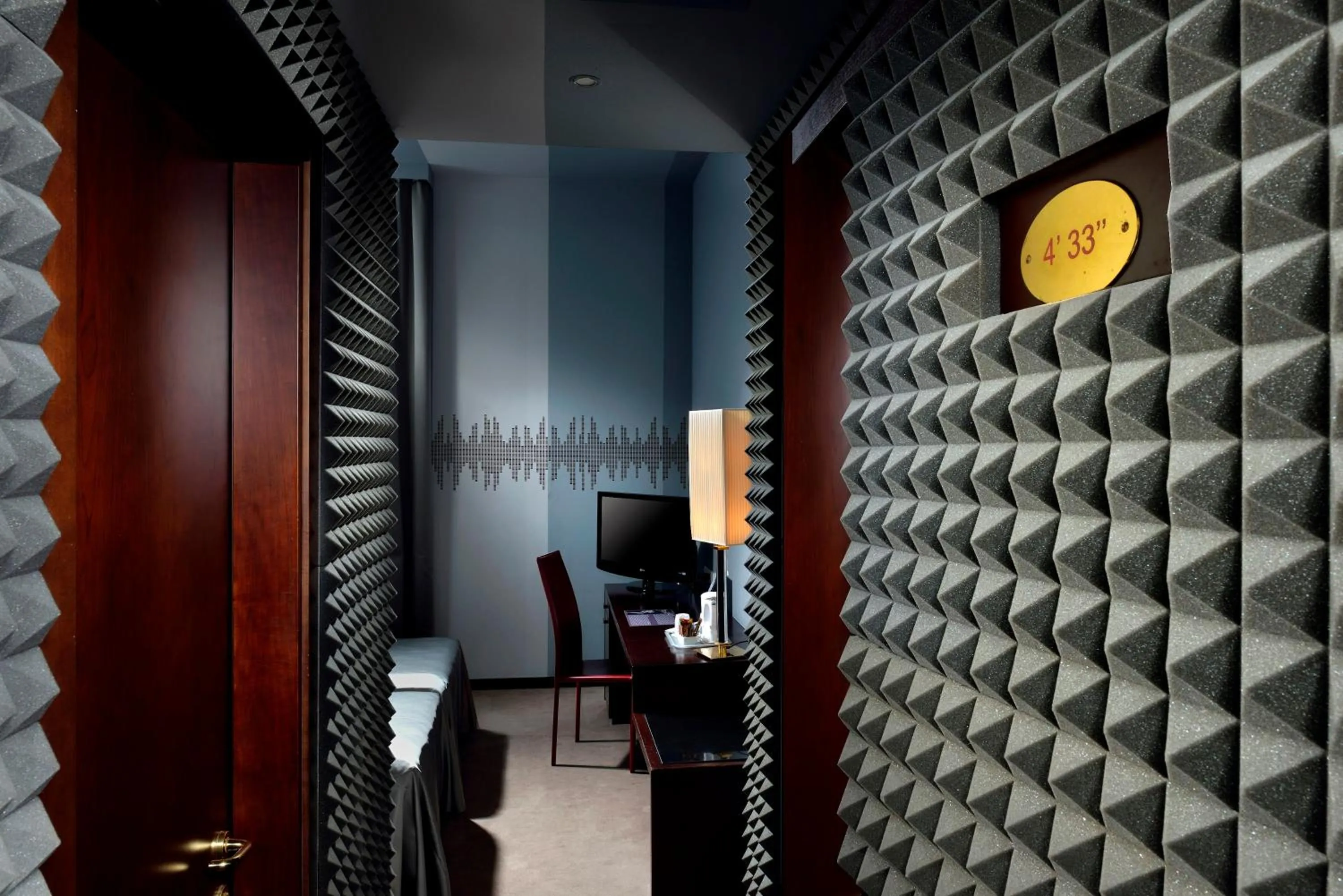 Photo of the whole room in Phi Hotel Bologna