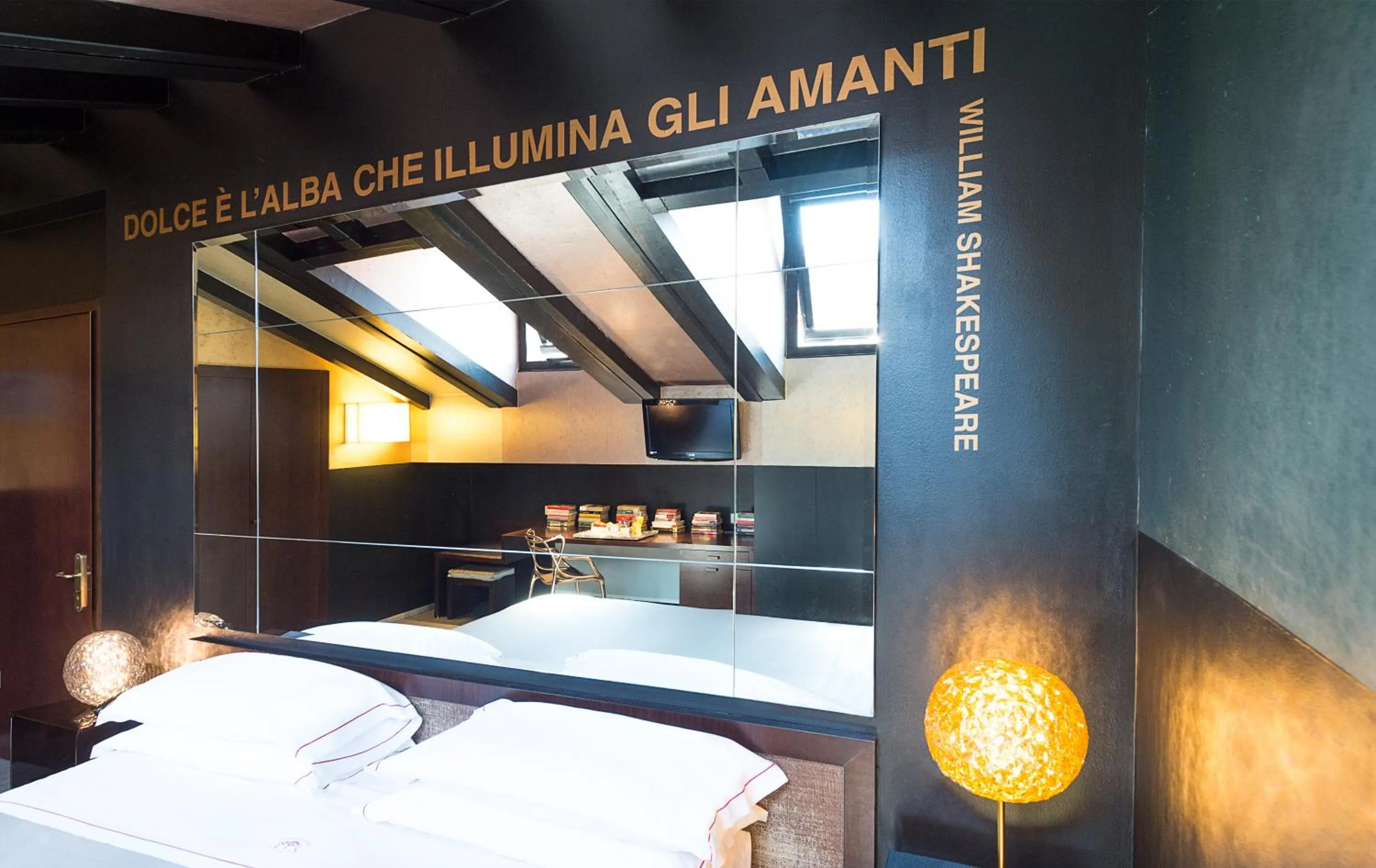 Bed in Phi Hotel Bologna