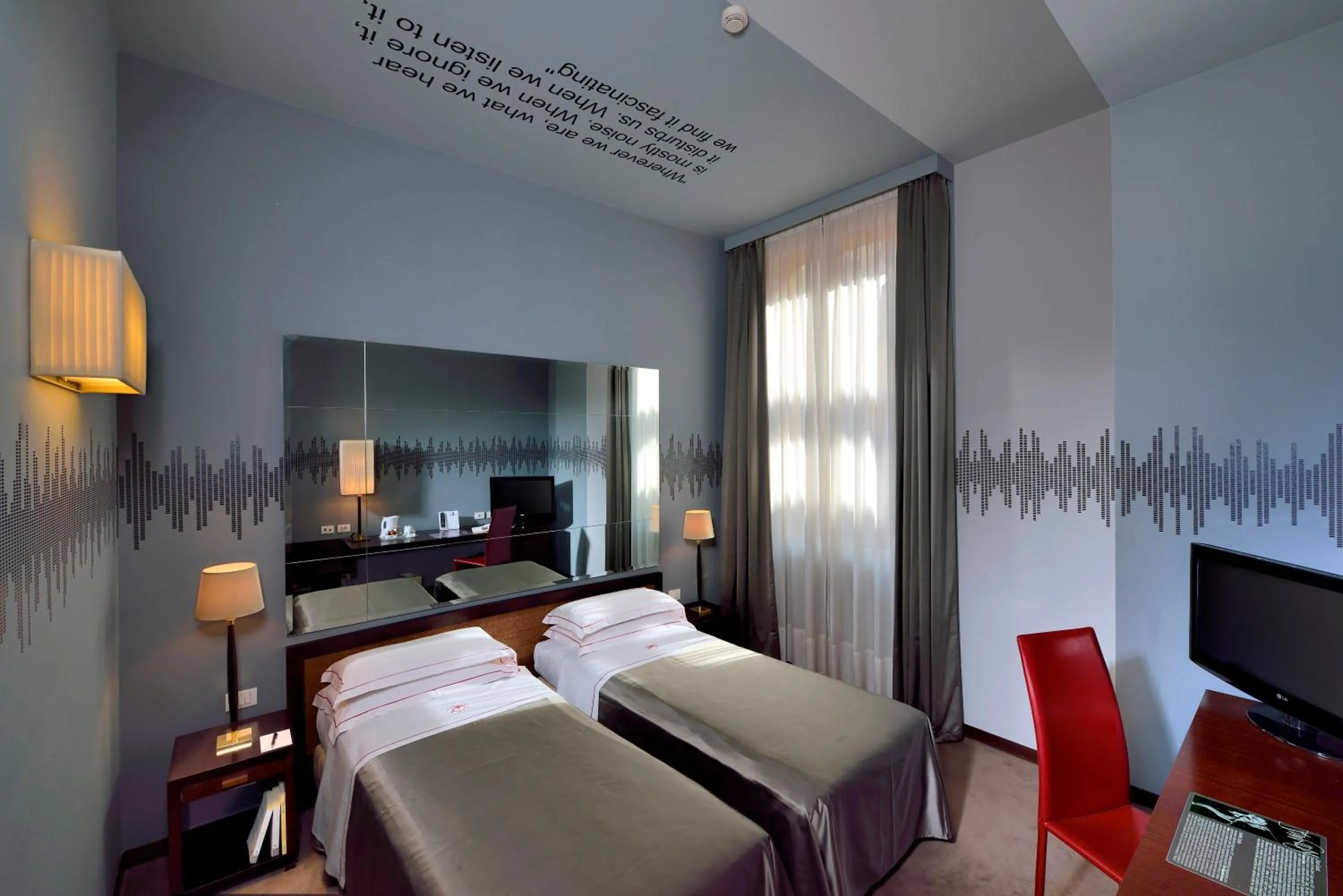 Photo of the whole room, Bed in Phi Hotel Bologna