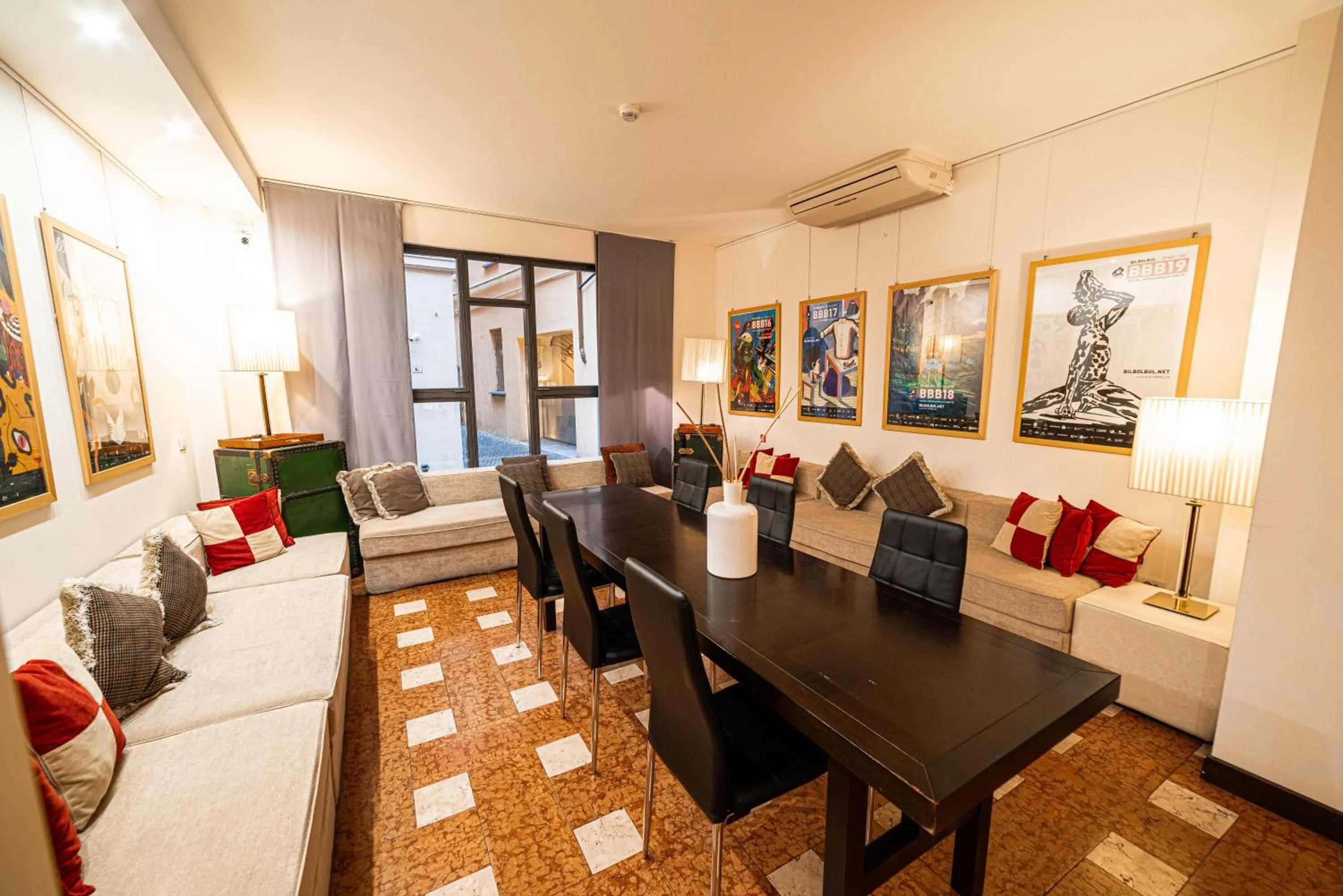 Communal lounge/ TV room in Phi Hotel Bologna