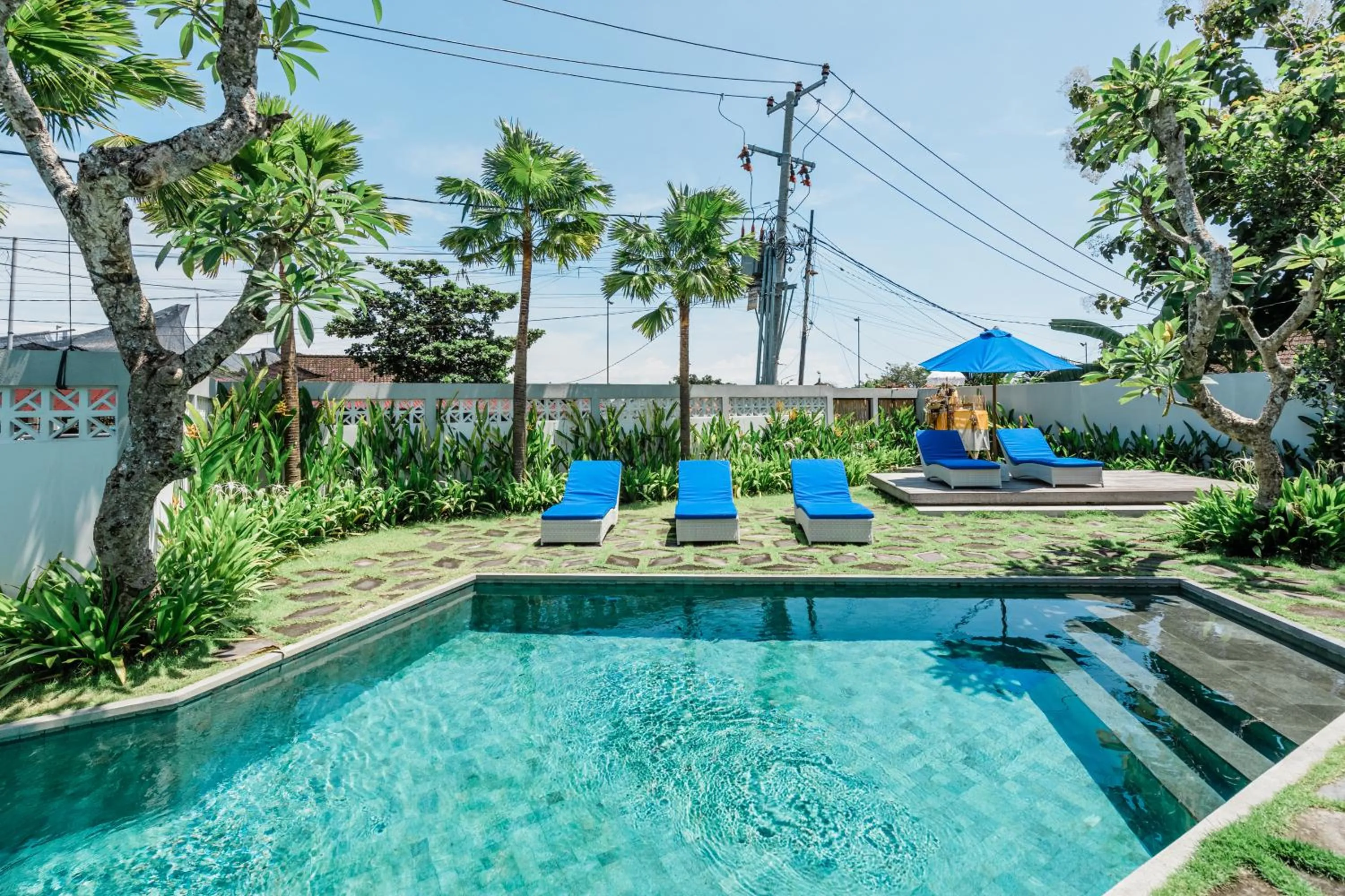 Swimming pool in The Wave