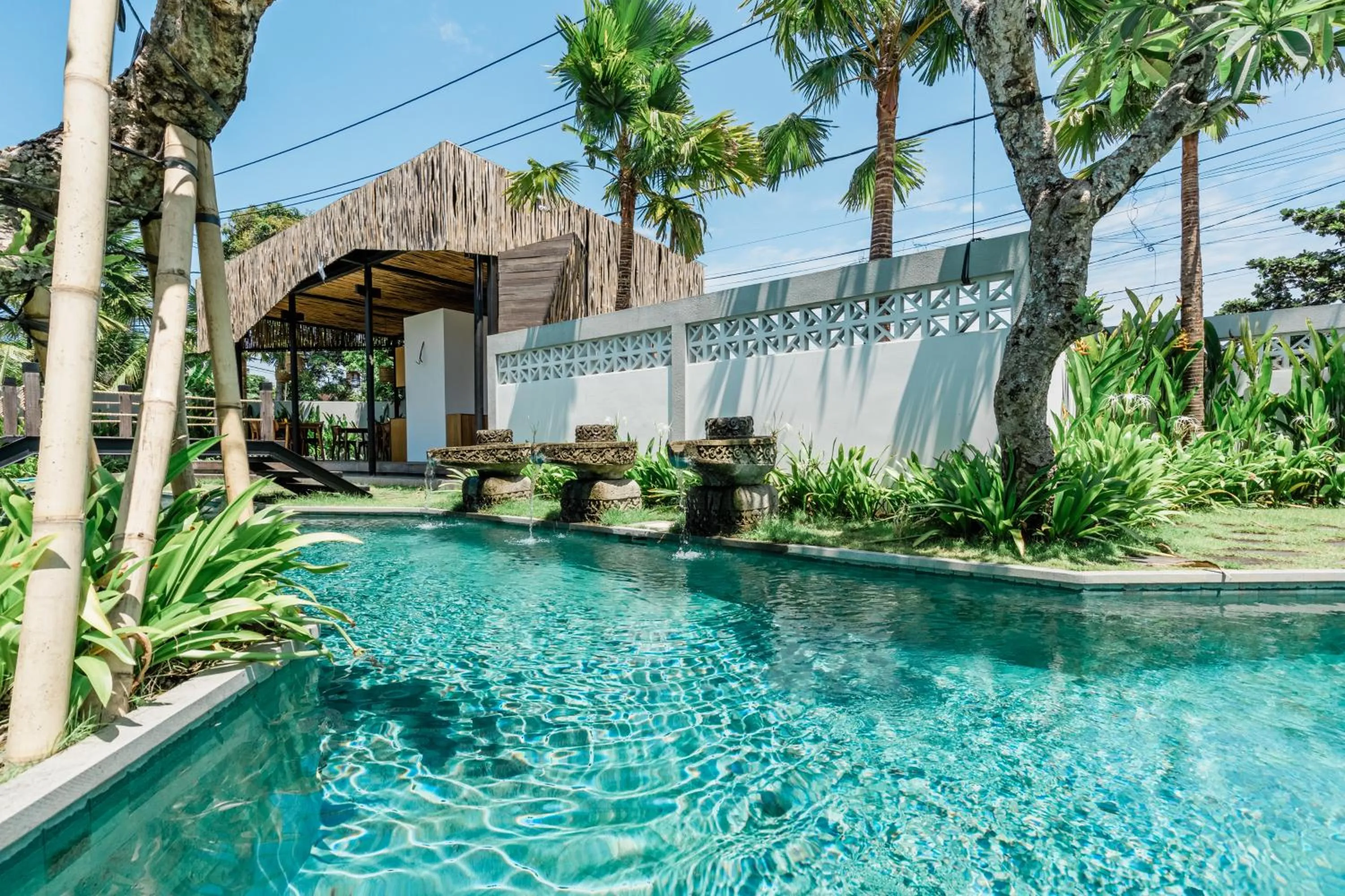 Swimming pool in The Wave