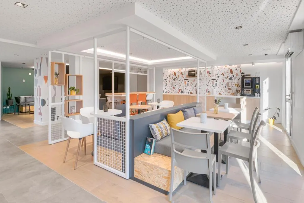 Lobby or reception in Sweetly Isatis Mérignac Hôtel de ville