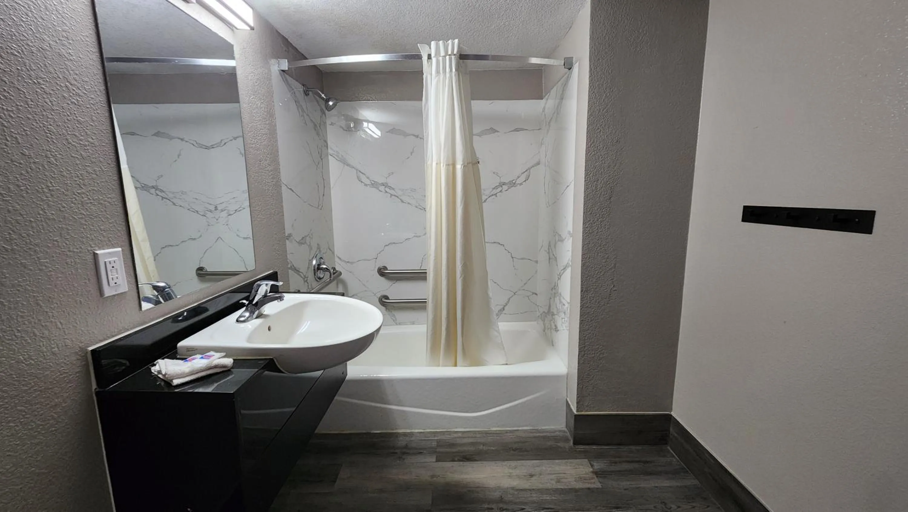 Bathroom in Studio 6 Houston TX Medical Center NRG Stadium