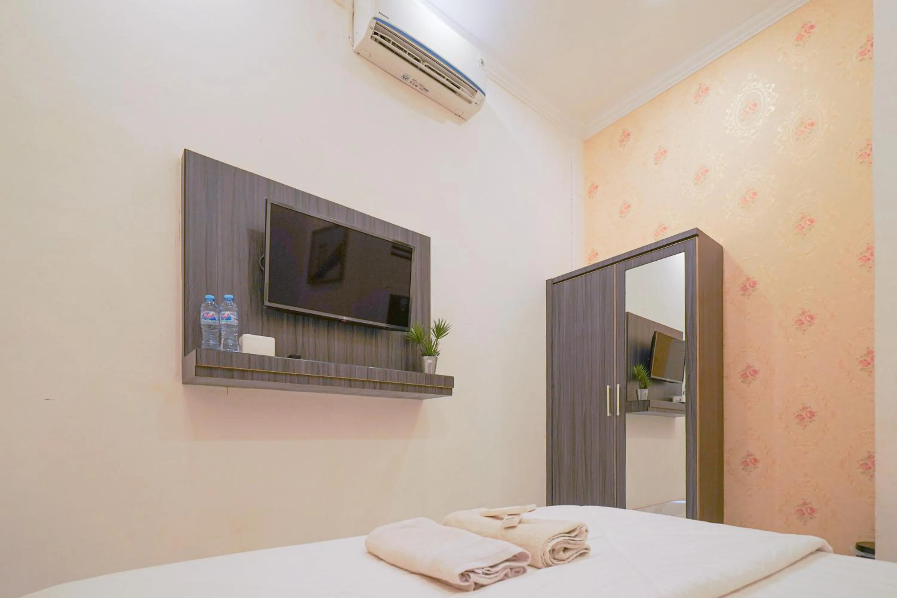 Property building, Bed in Wisma D’King RedPartner