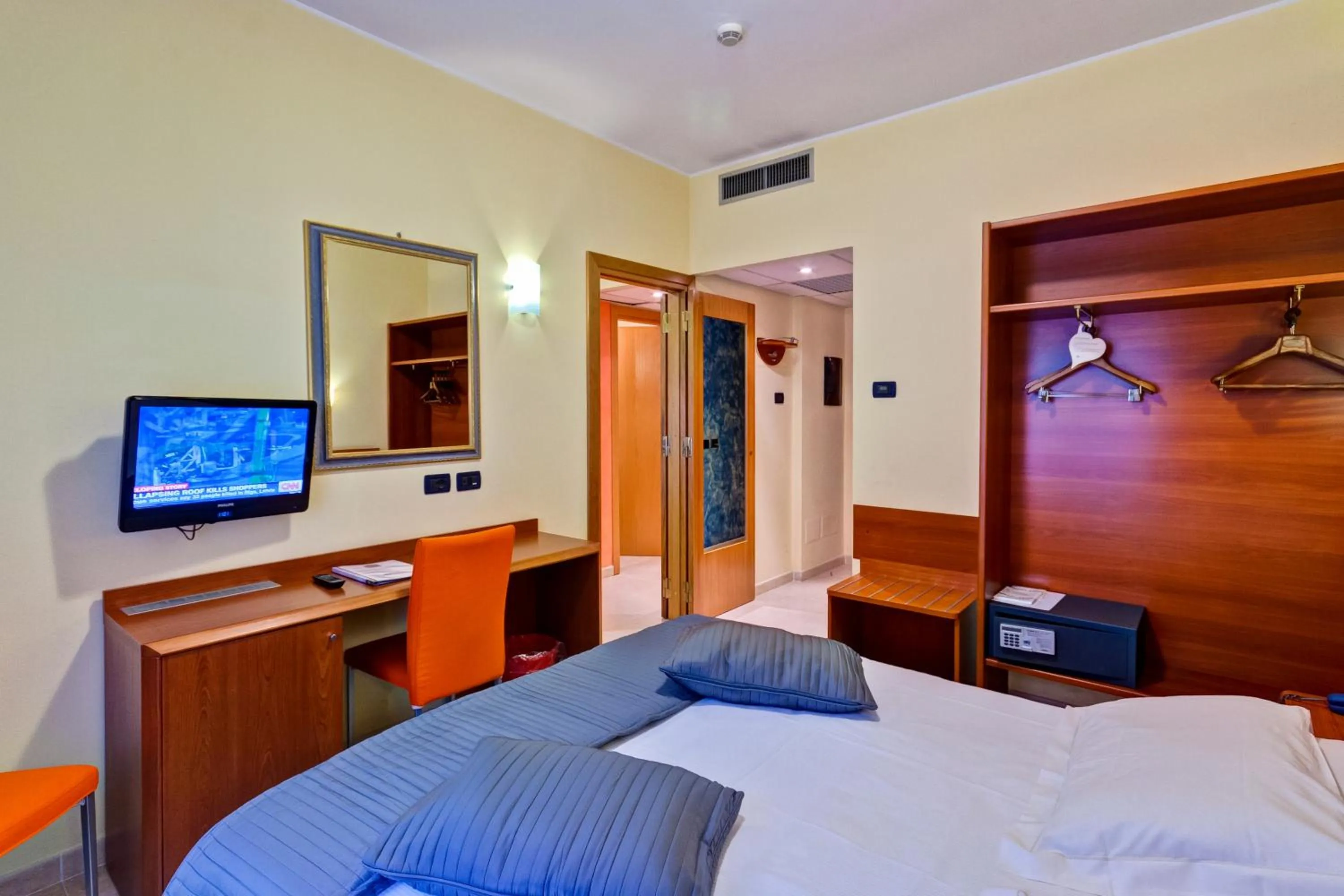 Photo of the whole room, Bed in Best Western Blu Hotel Roma
