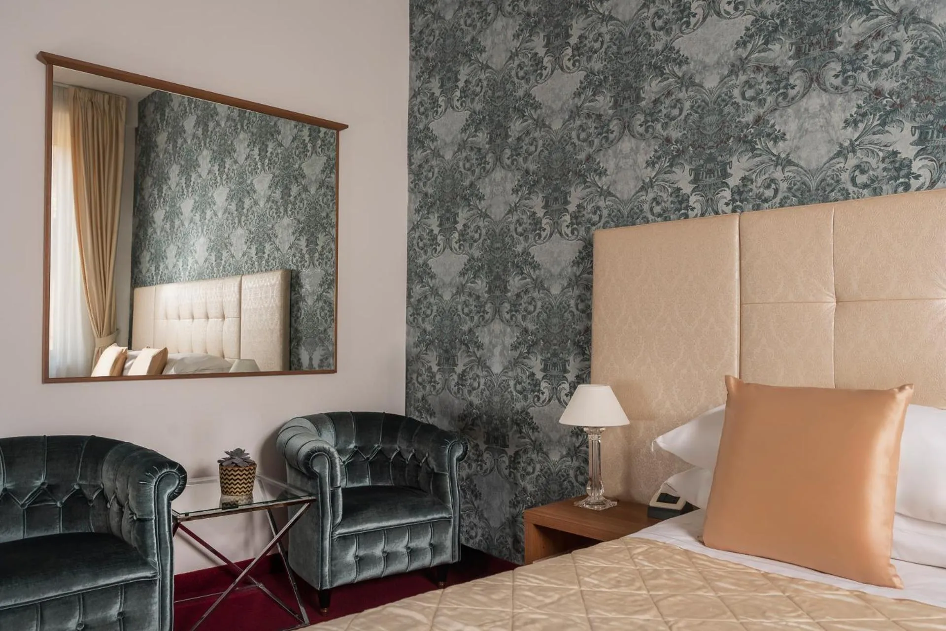 Photo of the whole room, Bed in Albergo Rossini 1936 - Small & Charming