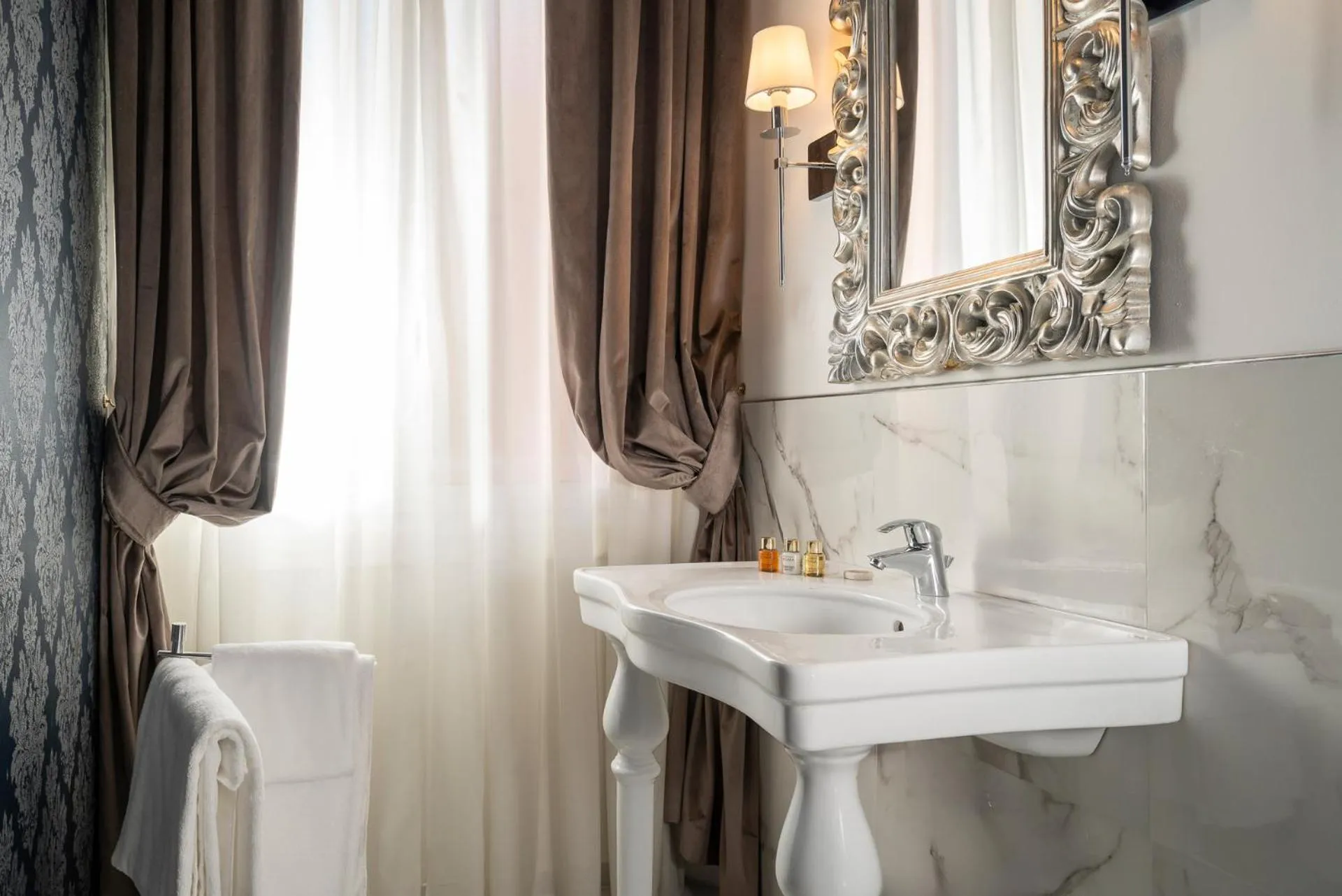 Bathroom in Albergo Rossini 1936 - Small & Charming