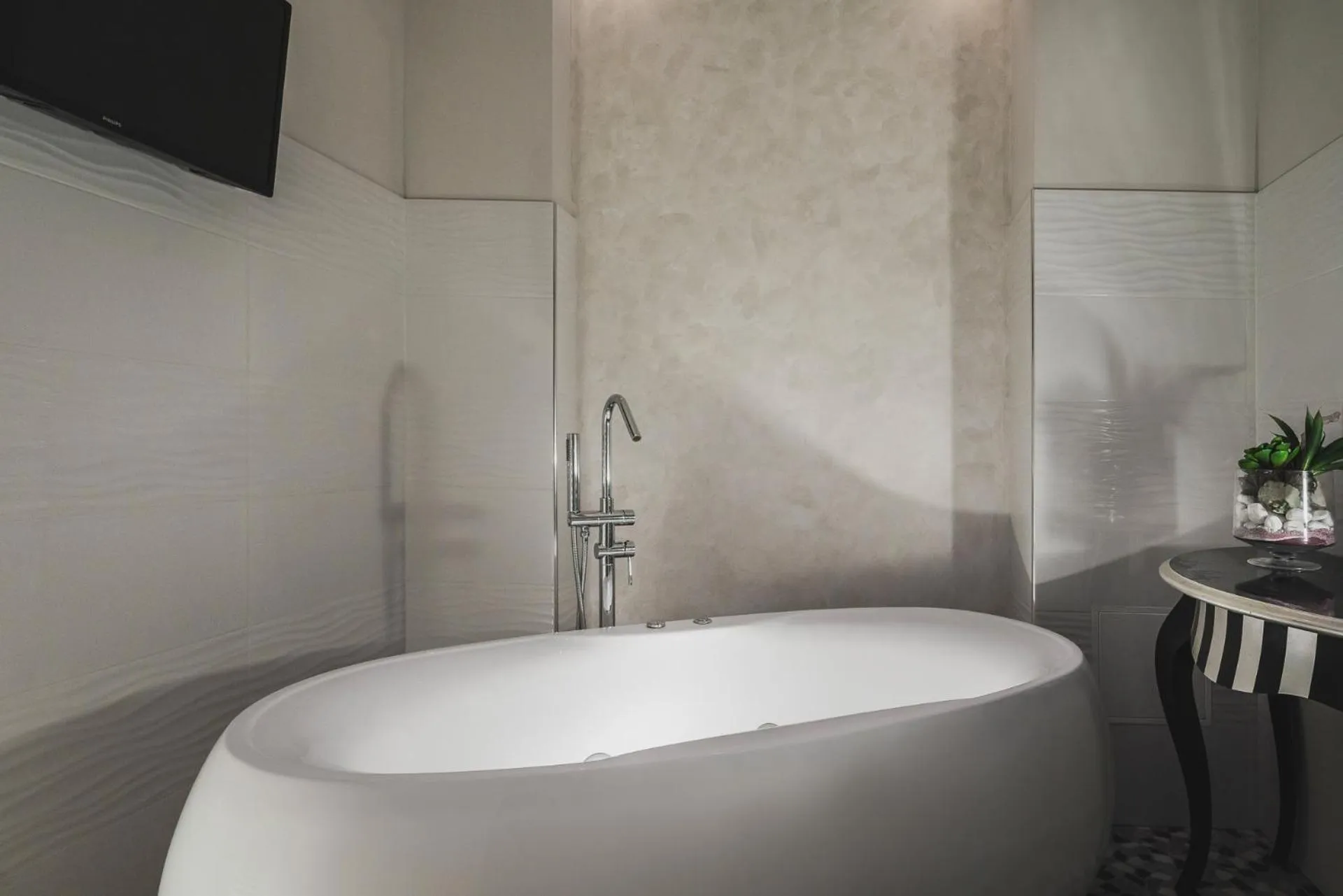 Hot Tub in Albergo Rossini 1936 - Small & Charming