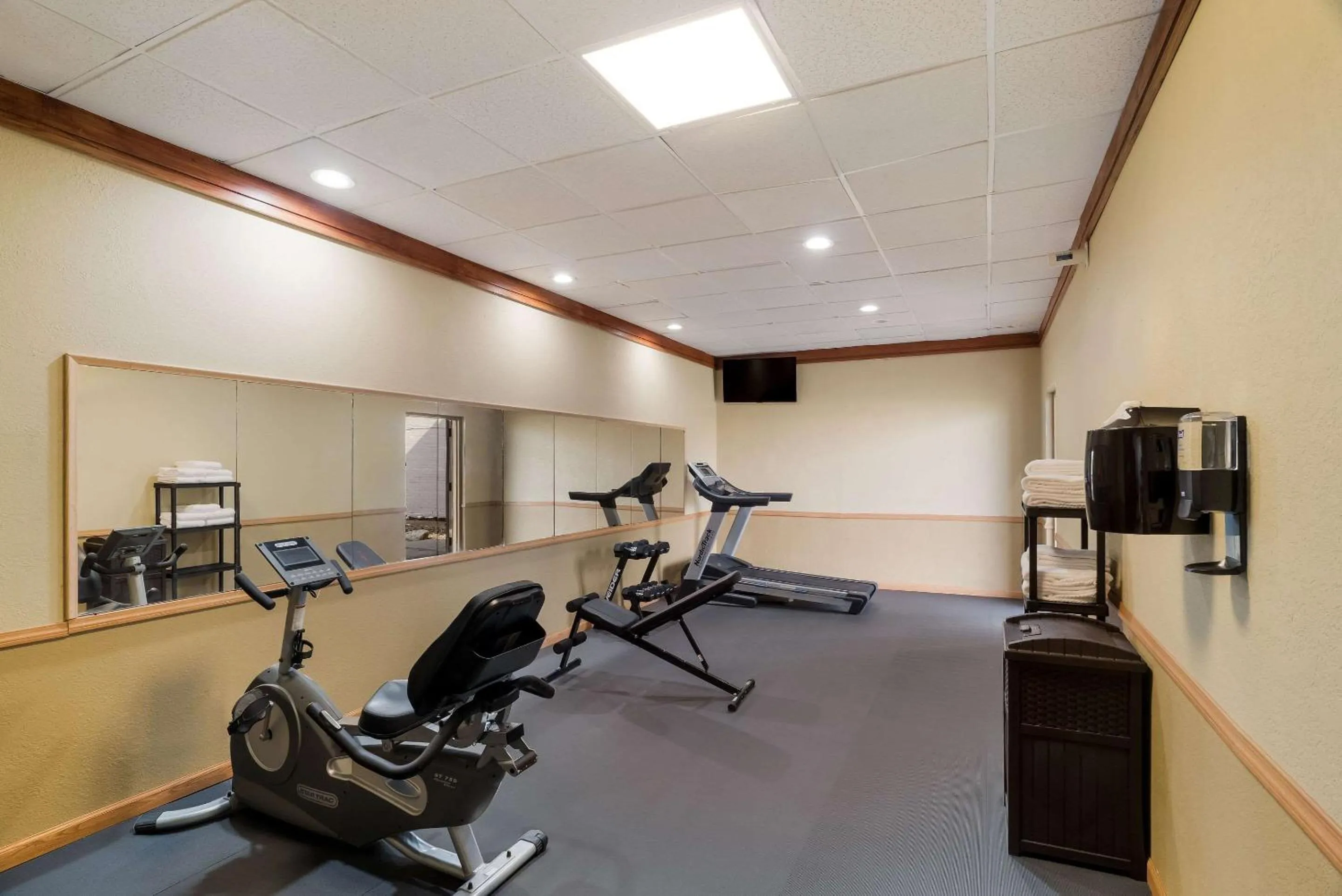 Fitness centre/facilities in Quality Inn