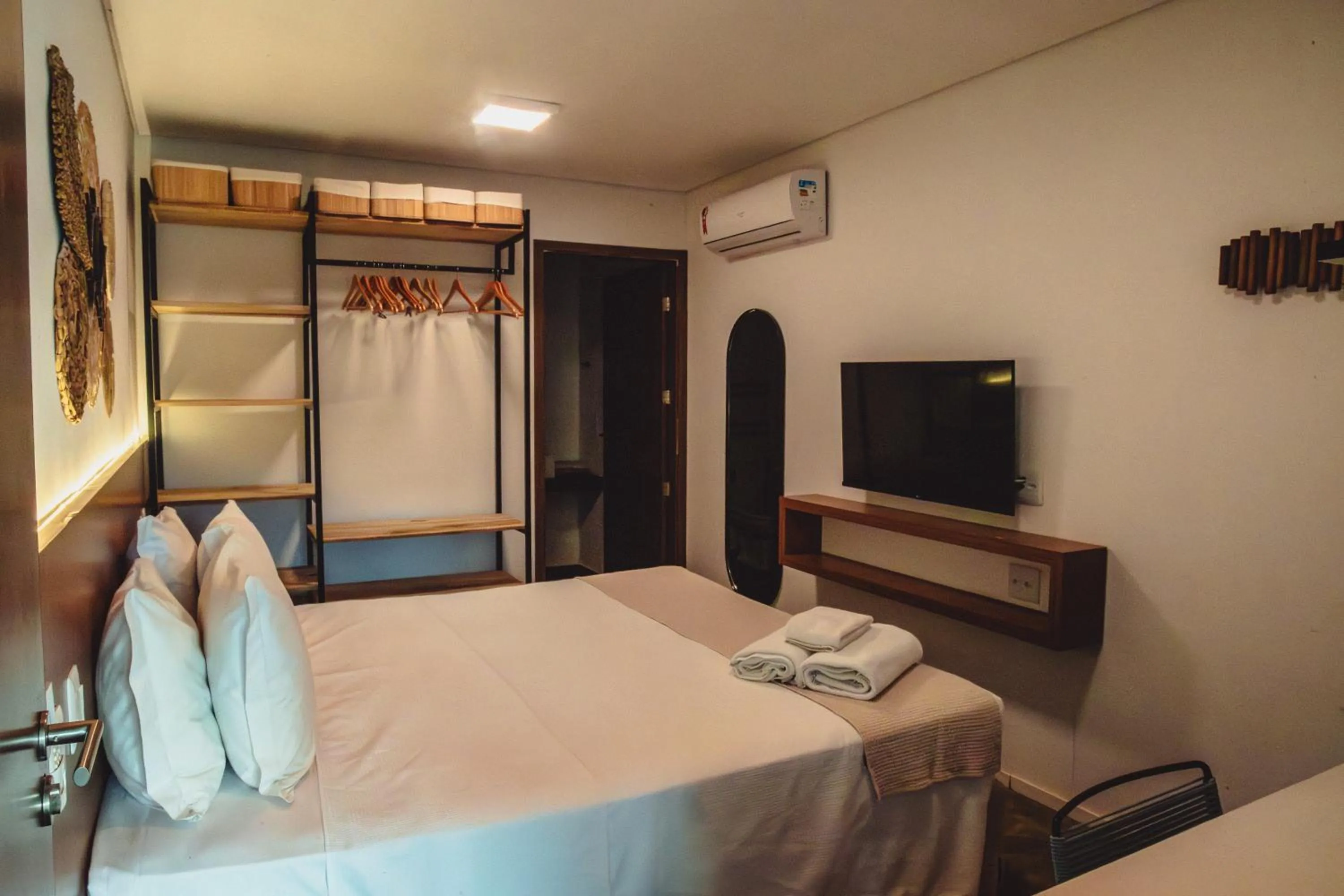Photo of the whole room, Bed in Pousada Moana