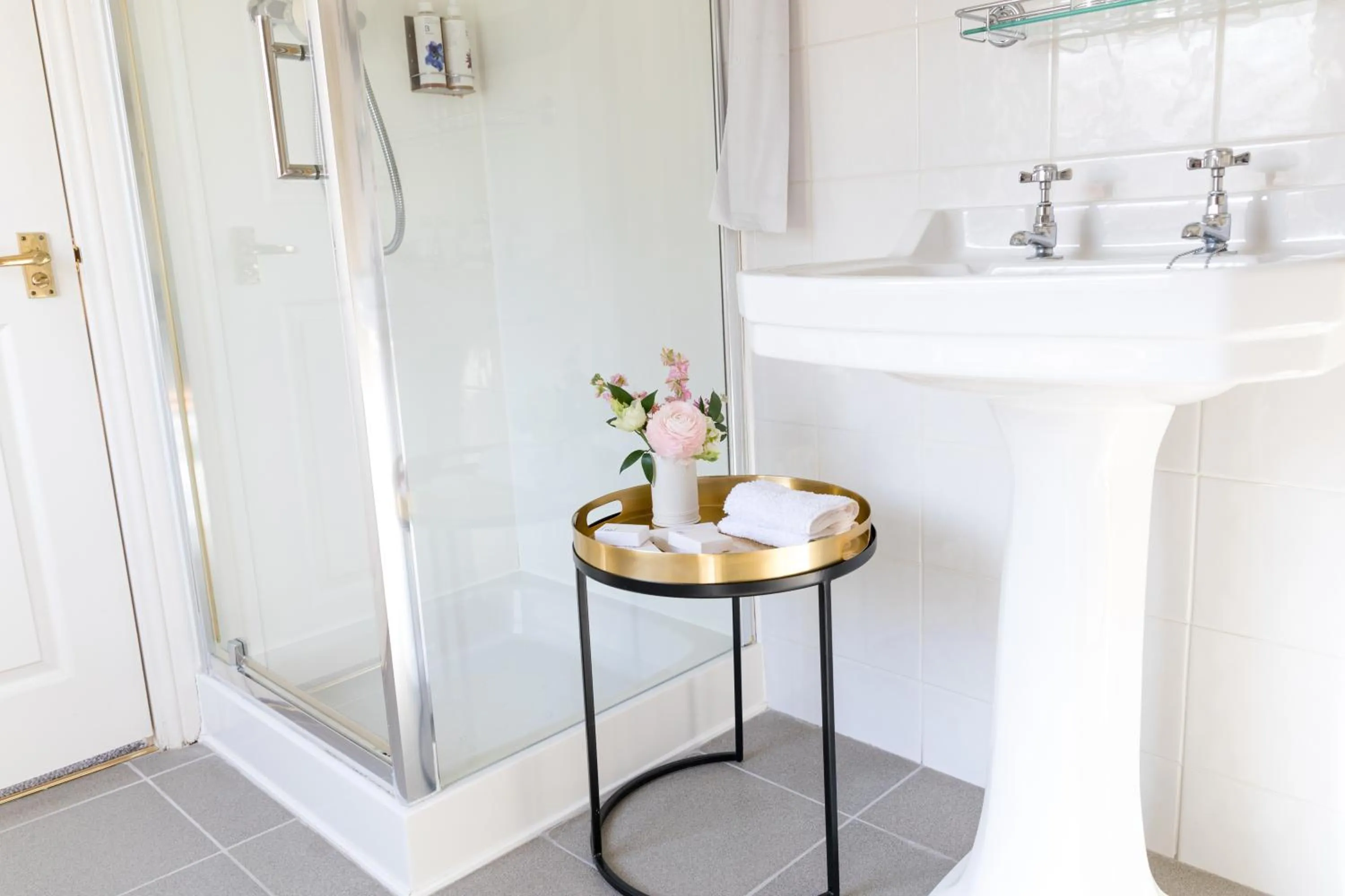 Shower in Tickton Grange Hotel