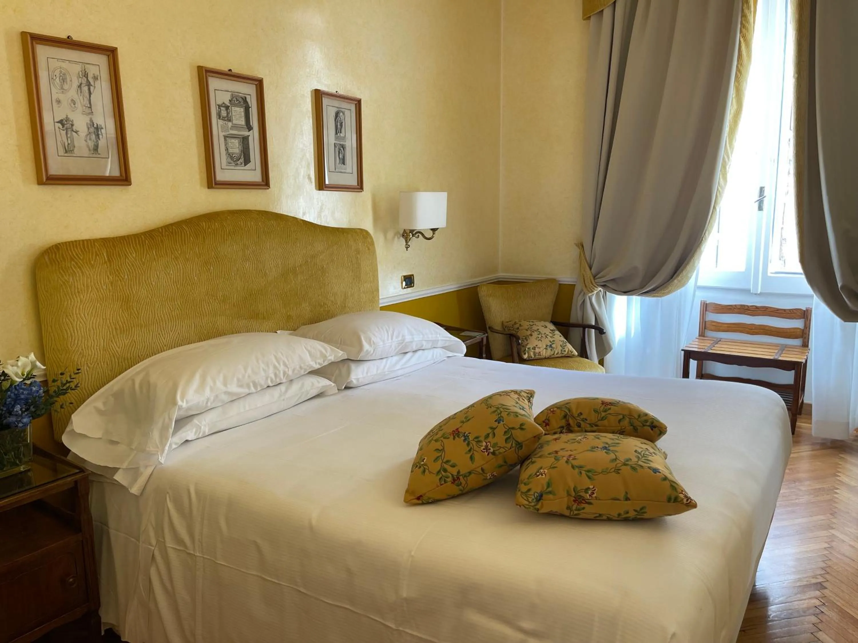 Bedroom, Bed in Bettoja Hotel Massimo d'Azeglio