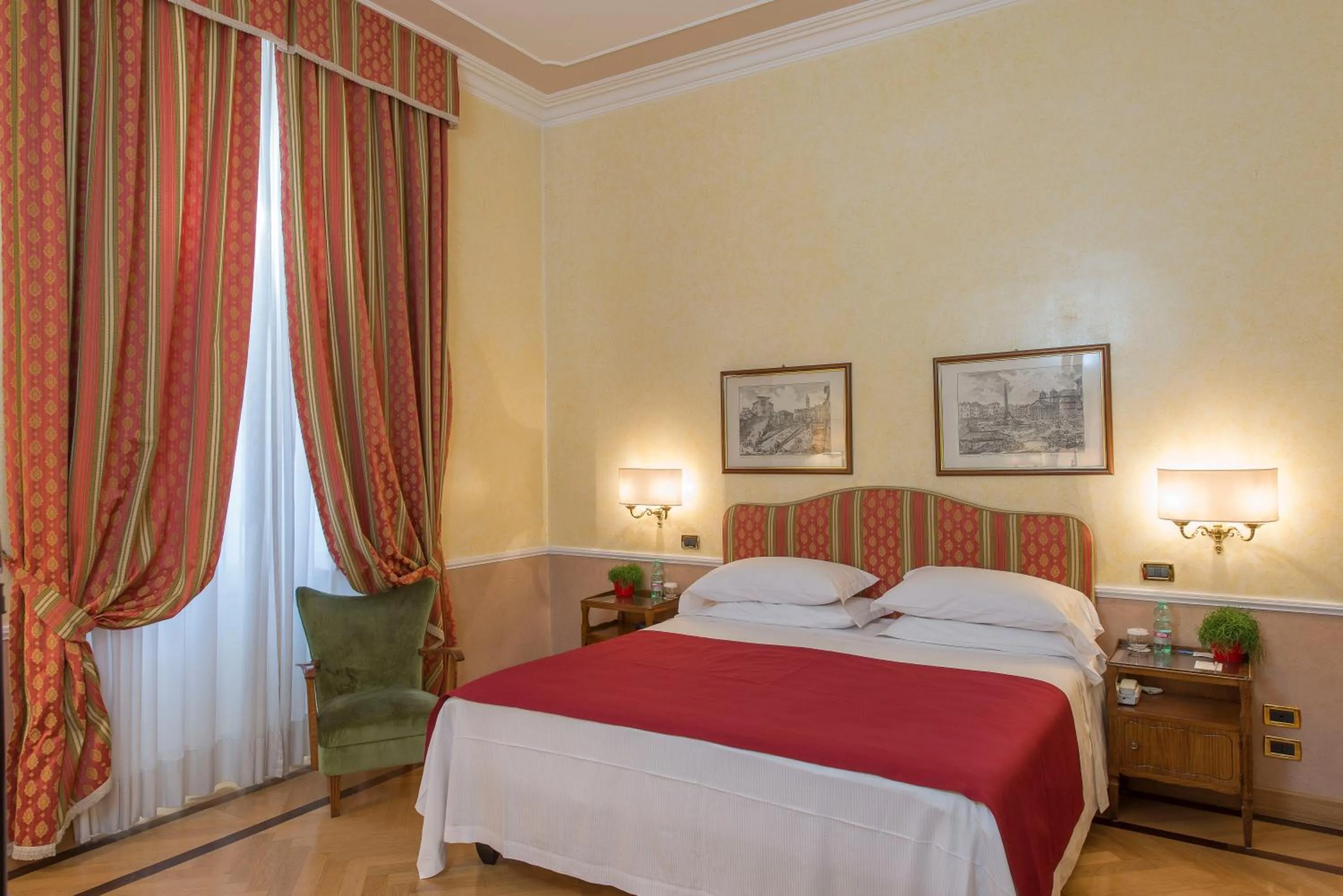 Bed in Bettoja Hotel Massimo d'Azeglio