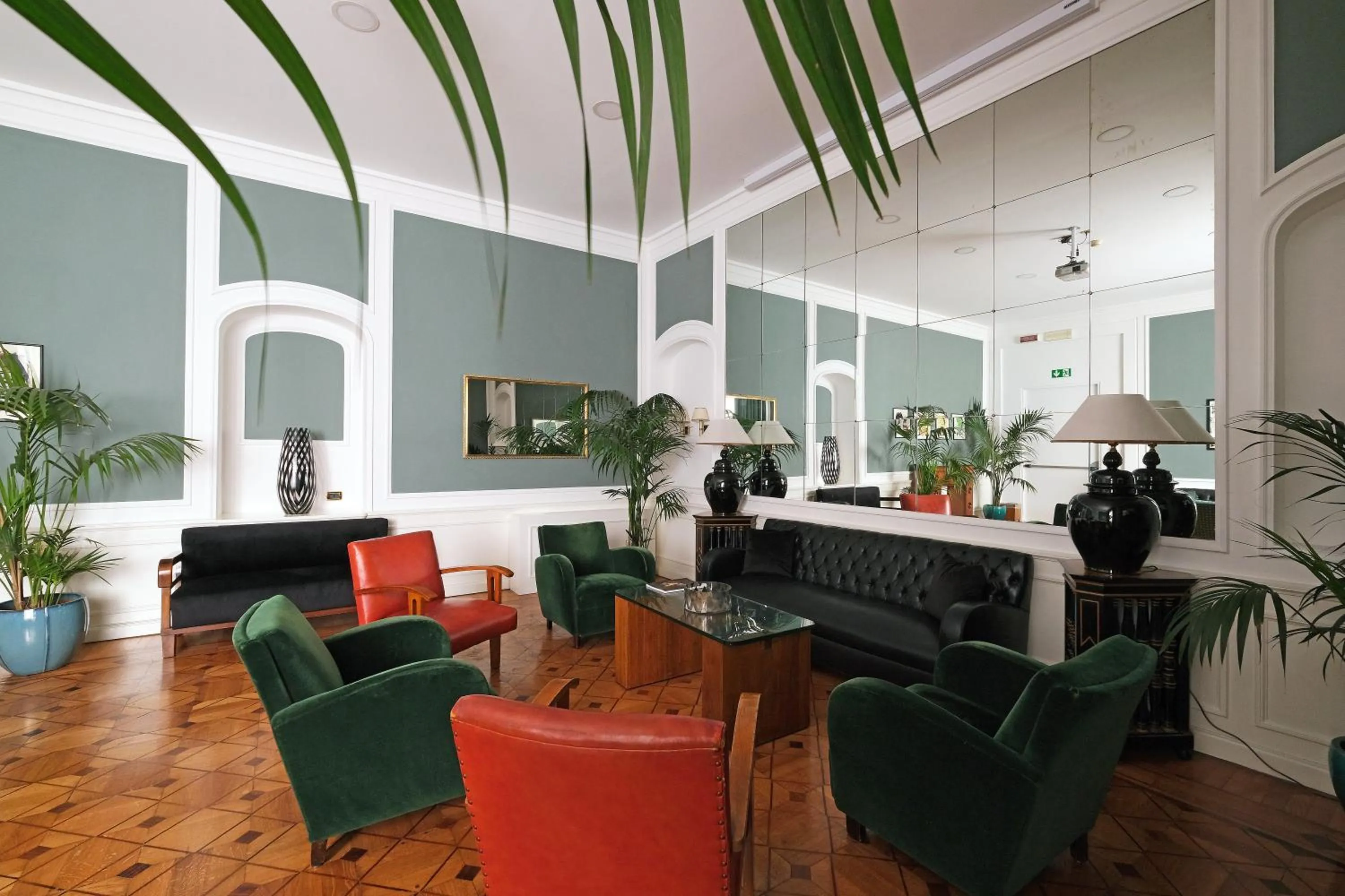 Communal lounge/ TV room in Bettoja Hotel Atlantico