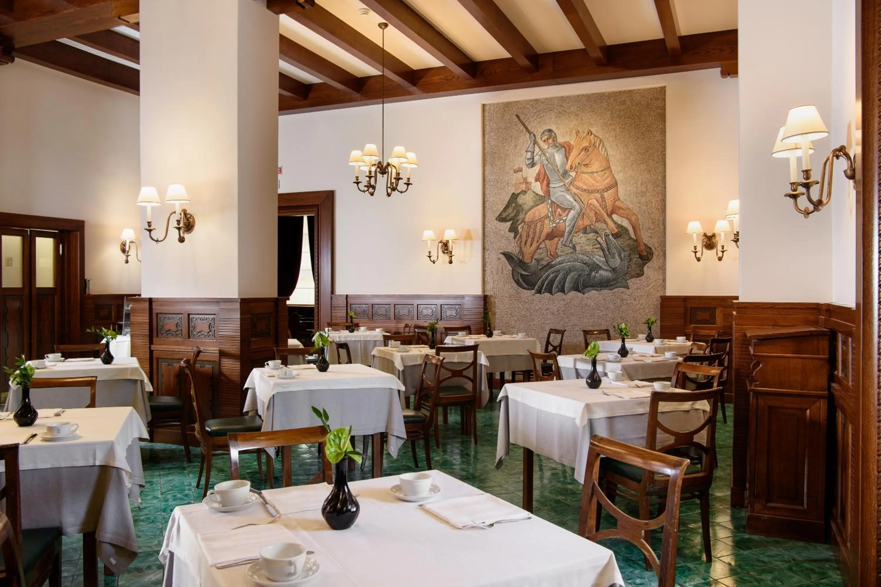 Restaurant/places to eat in Bettoja Hotel Atlantico