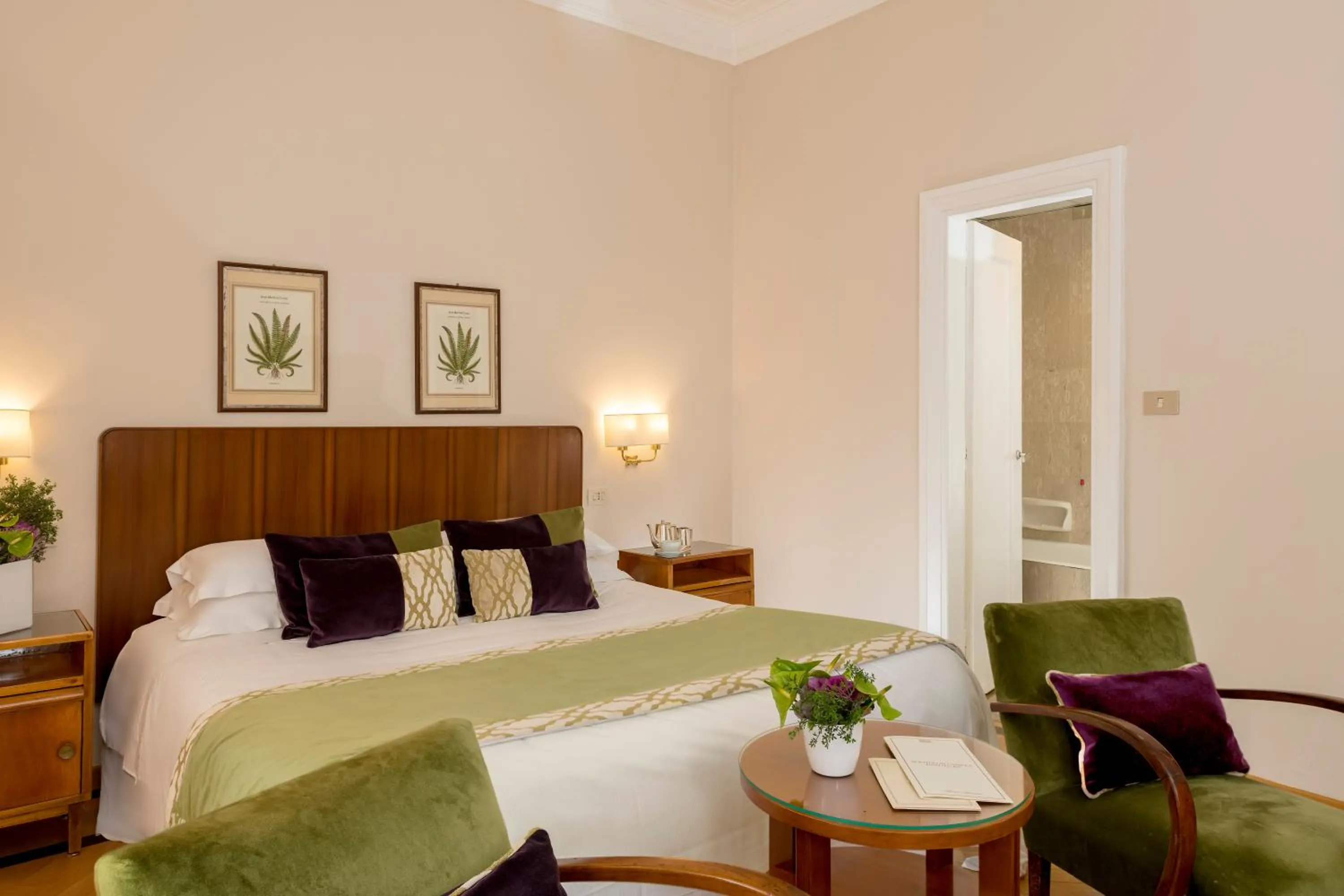 Bed in Bettoja Hotel Atlantico